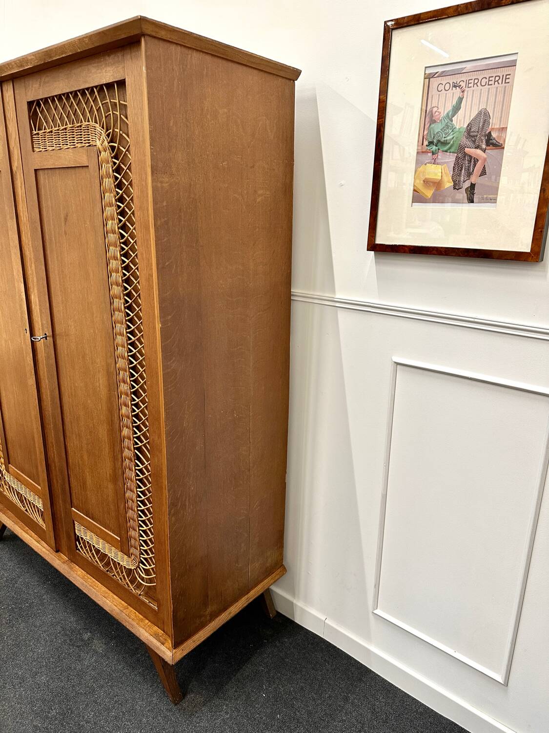 Armoire rotin pieds compas