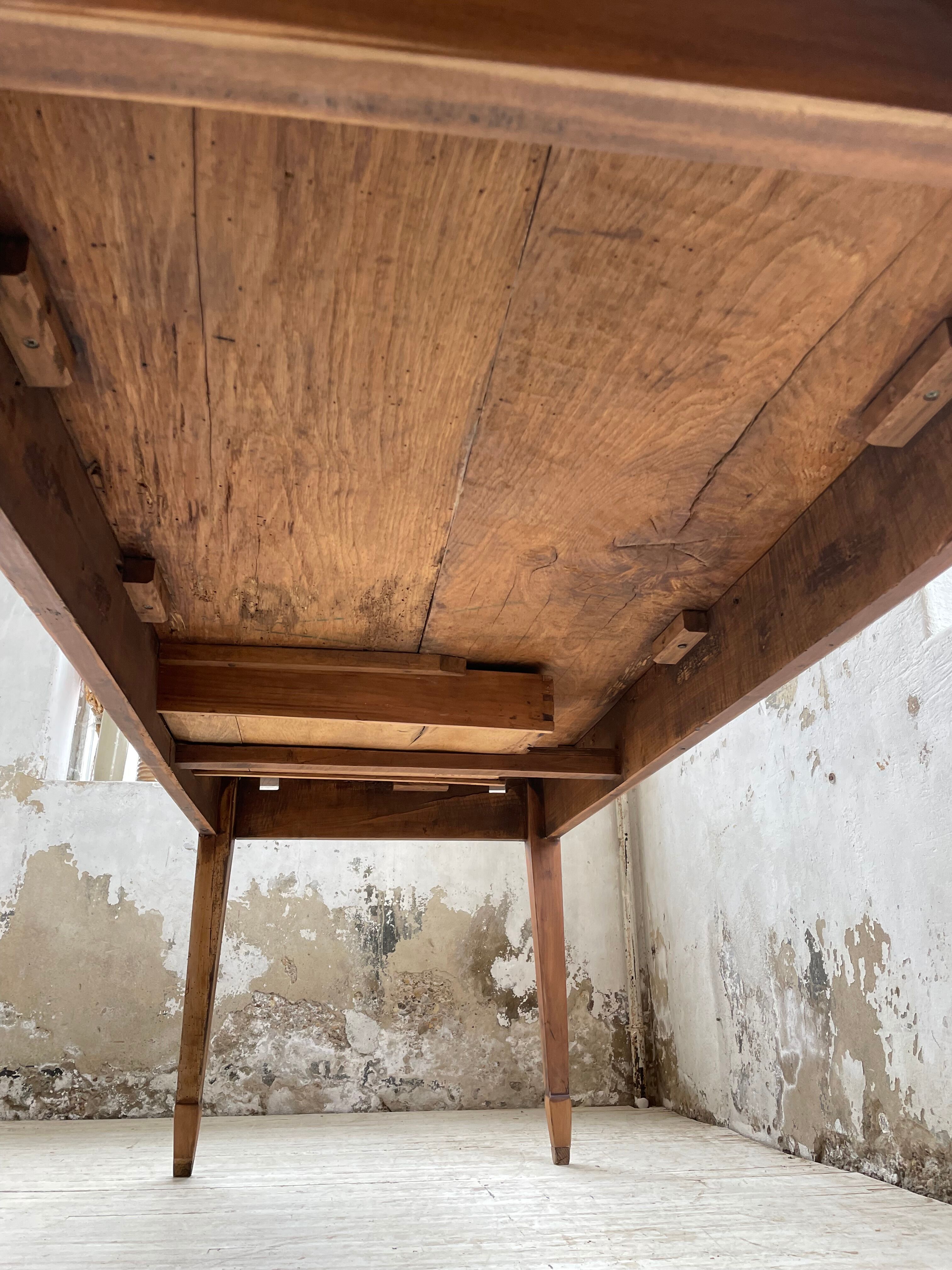 Farmhouse table in oak and walnut 2m