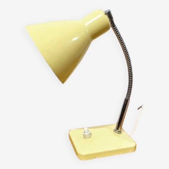 Articulated desk lamp