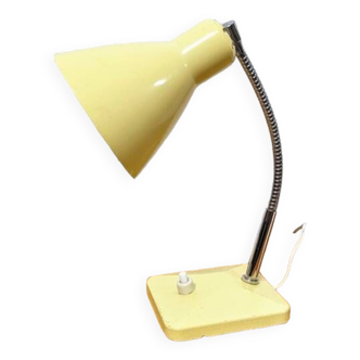 Articulated desk lamp