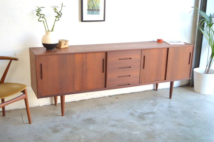 Enfilade en teck par Nils Jonsson