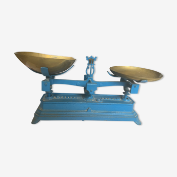 Old Roberval cast iron scale