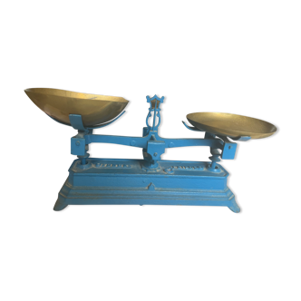 Old Roberval cast iron scale
