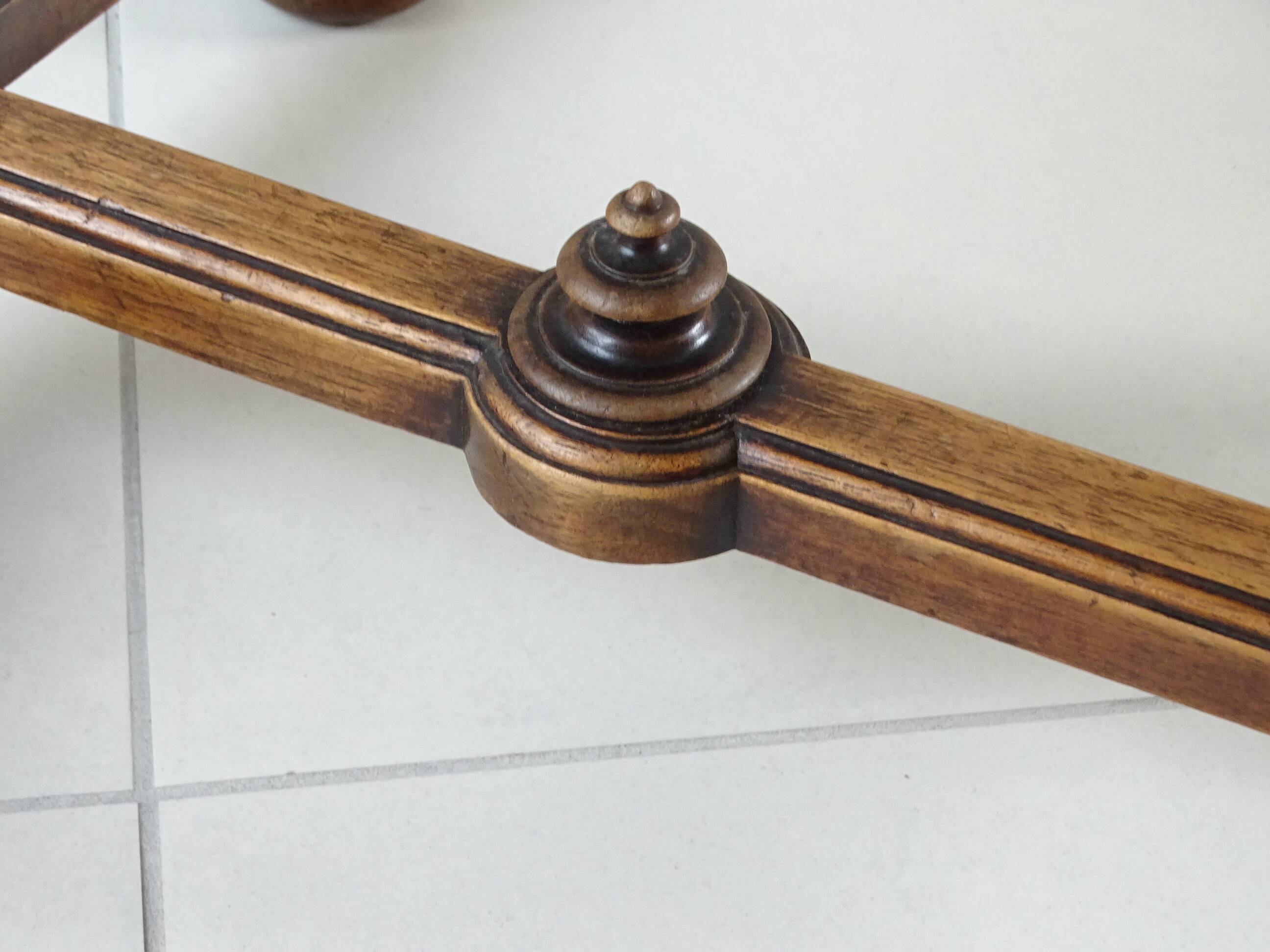 Series of 6 Renaissance style chairs in walnut wood