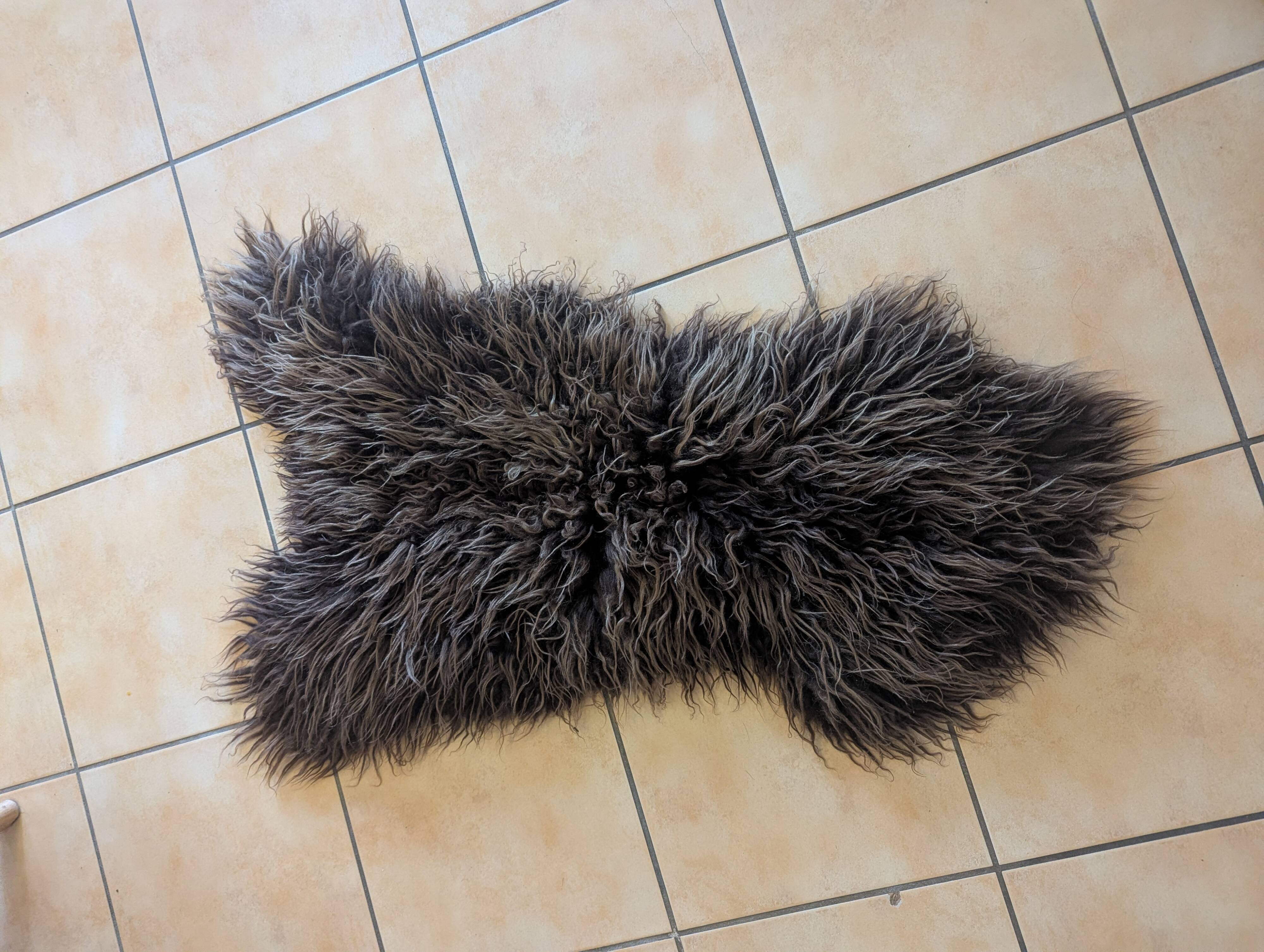 Natural sheep fur rug Dyreskinn