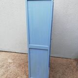 Small old showcase library