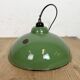 Lampe suspendue en émail vert industriel, années 1960
