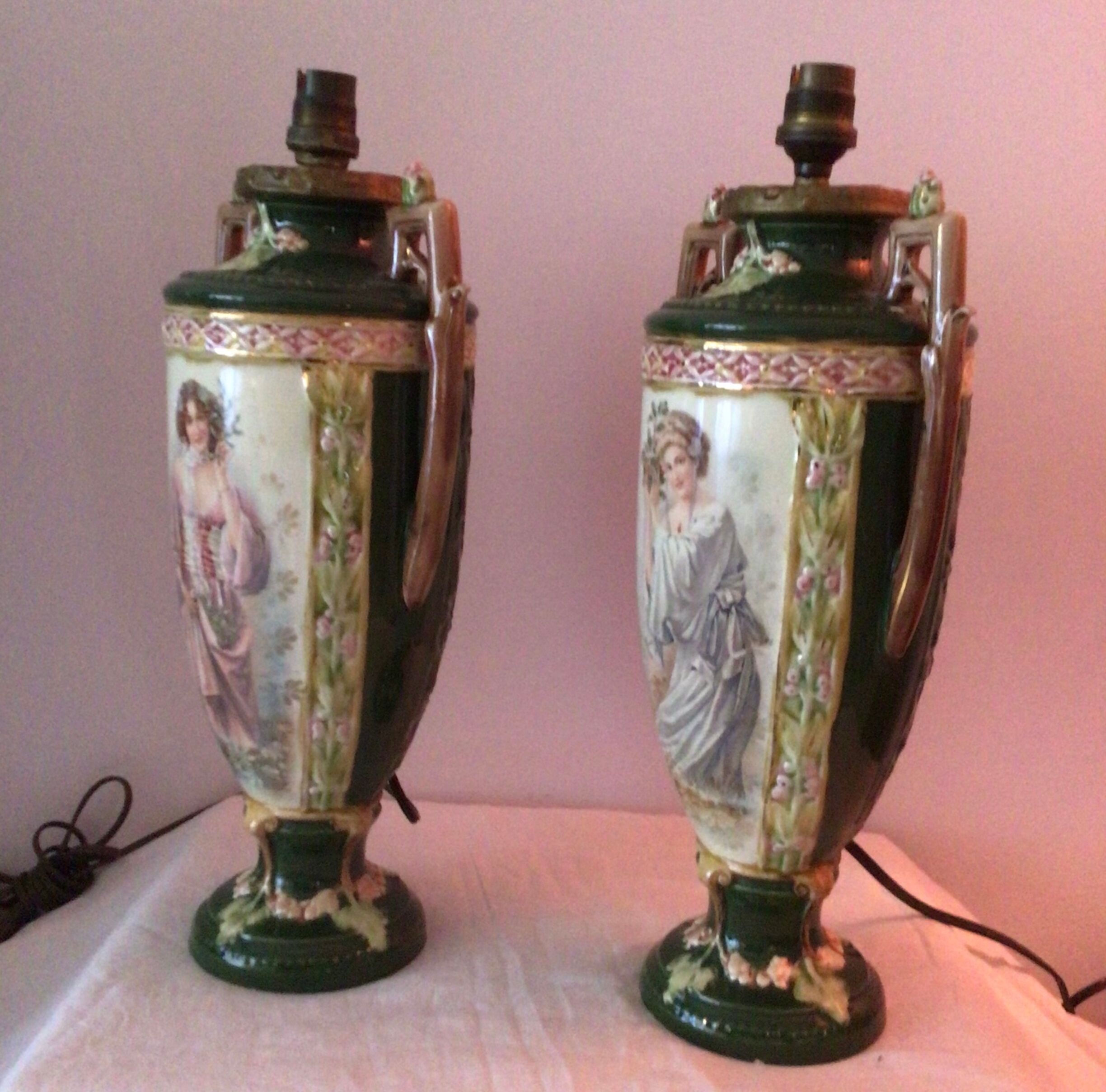 Pair of old women's decoration lamps