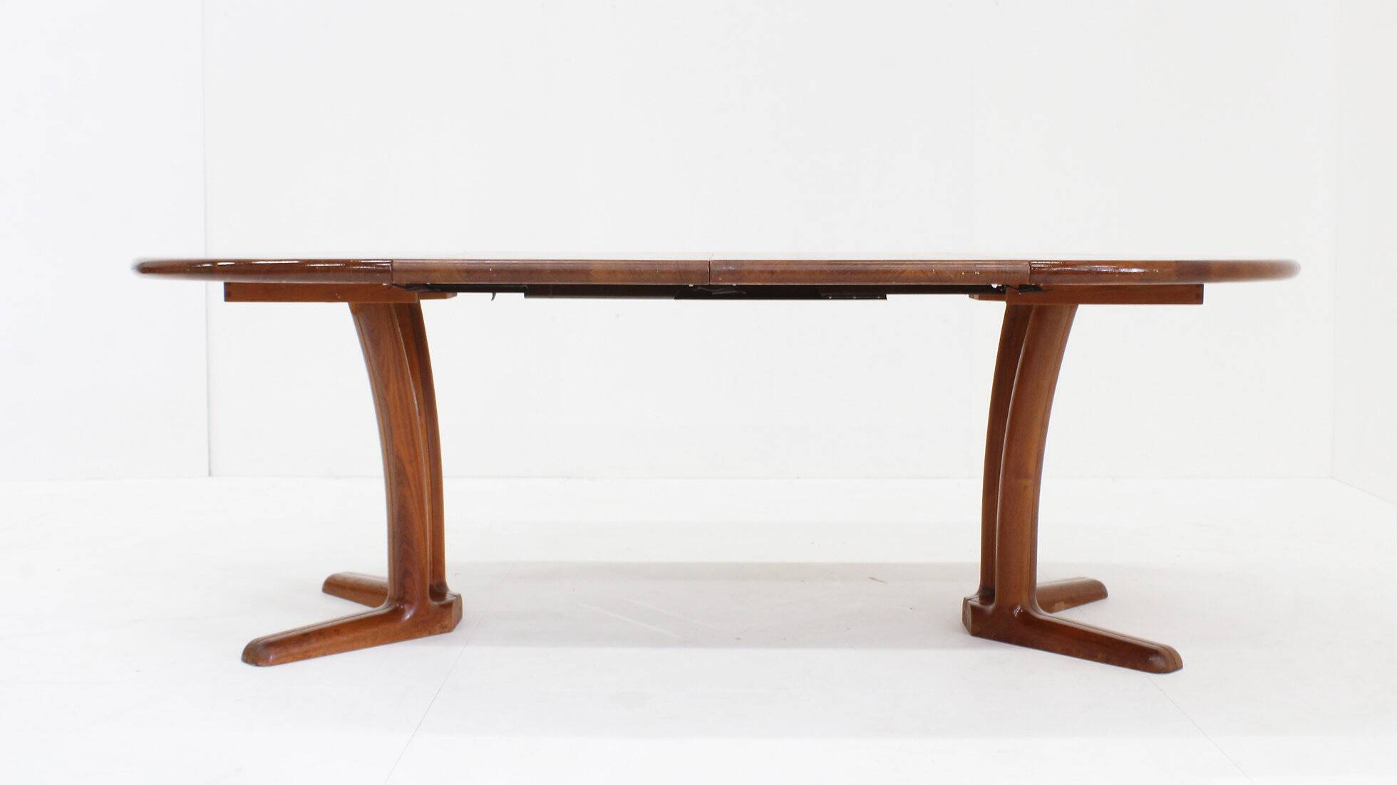 Table de salle à manger ronde extensible vintage Dyrlund danoise en teck massif