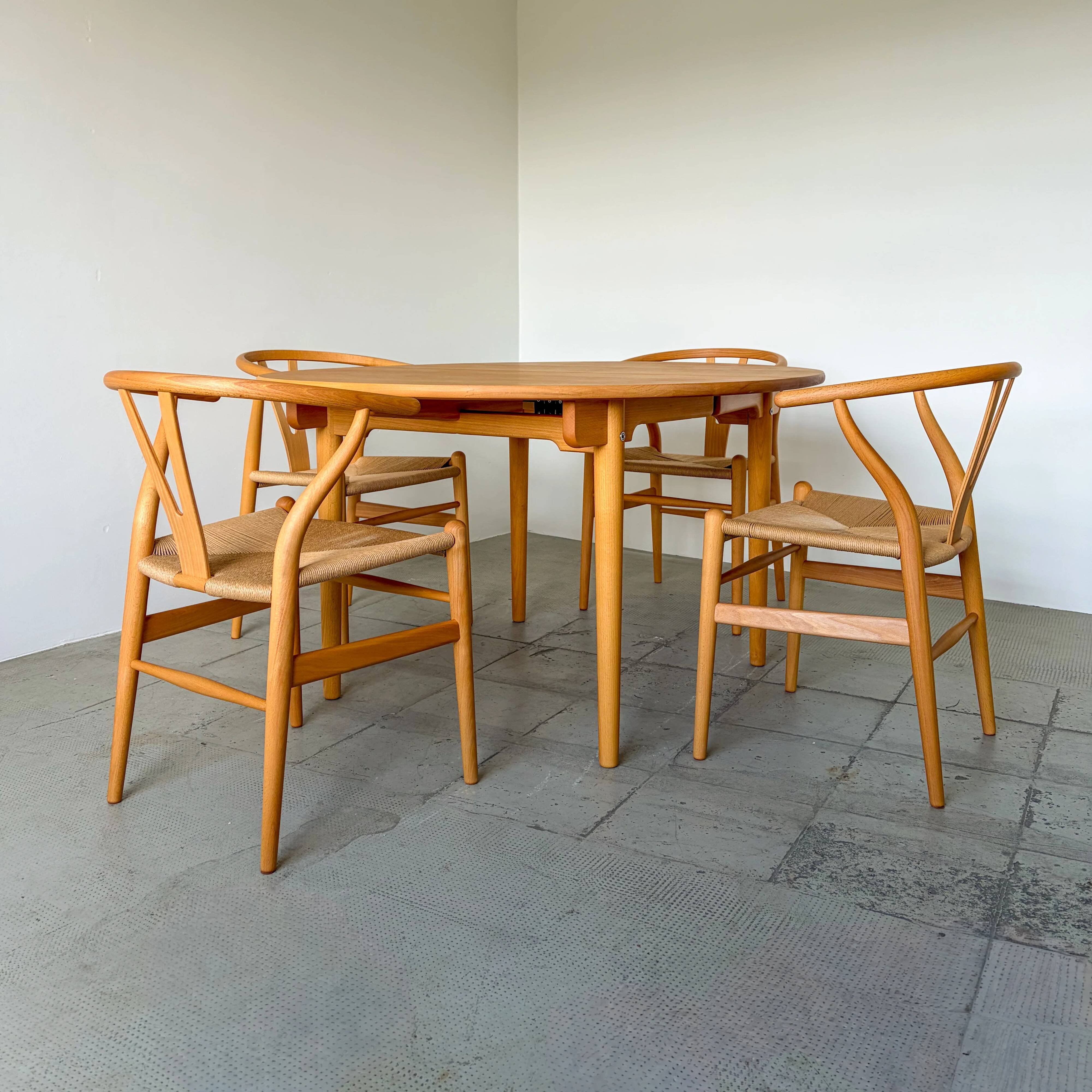 Table à manger Carl Hansen CH337 en chêne huilé