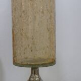 Photophore en verre craquelé ambré sur pied bougeoir en métal