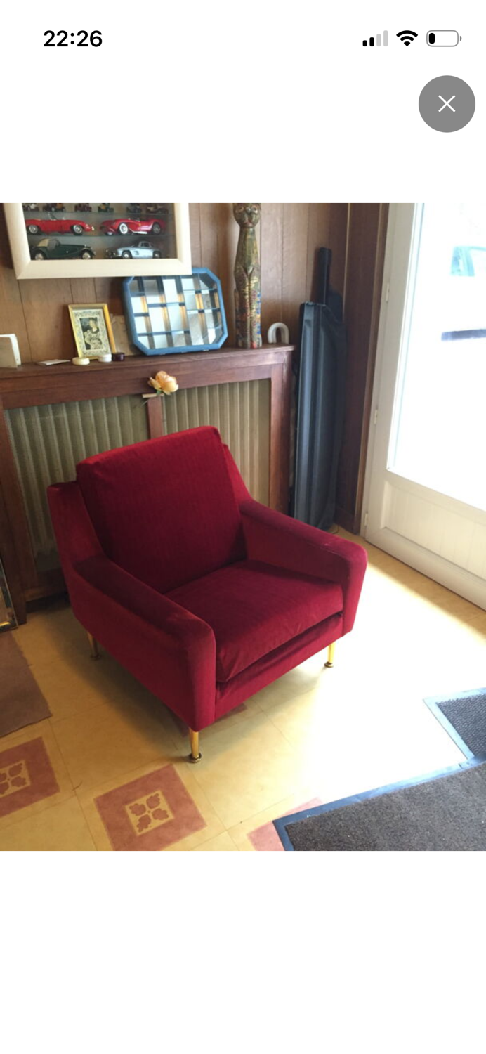 Set of 3 airborne red velvet armchairs.