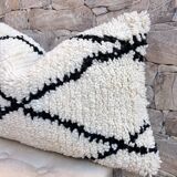 Housse de coussin en laine boho chez un coussin berbère Beni Ourain. Les housses de coussin boho