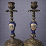 Pair of antique candlesticks in brass, bronze, and Sèvres porcelain – Floral decoration –