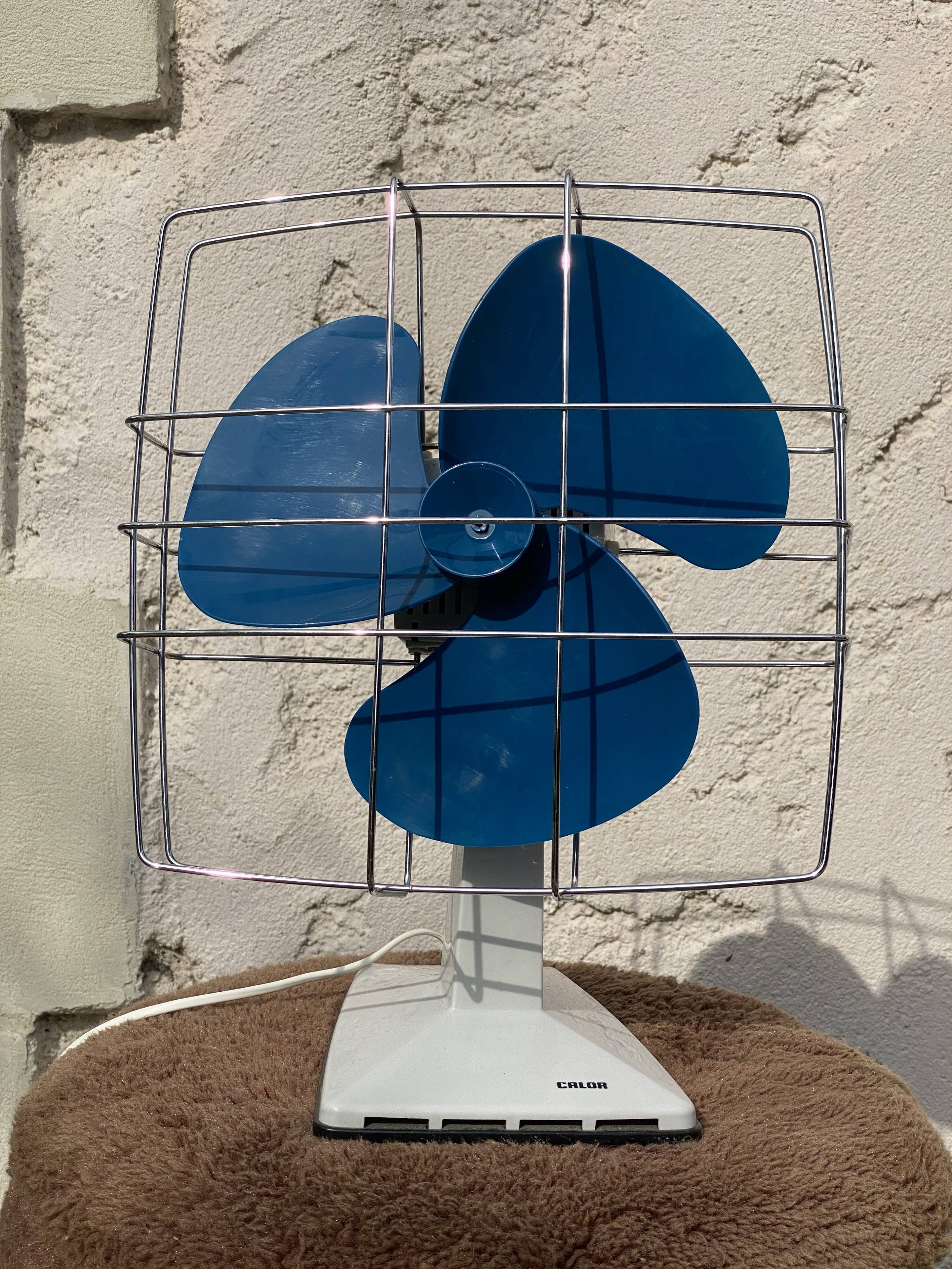Vintage fan calor 1970 blue and white