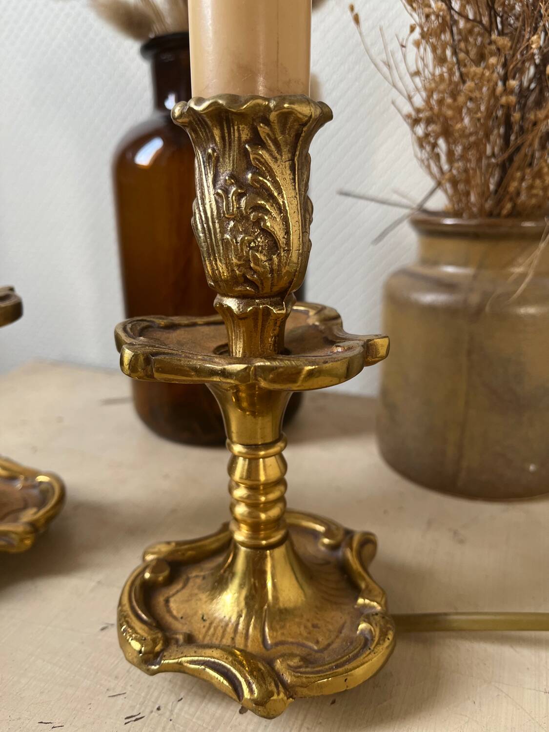 Paire de lampes en bronze rocaille Louis XV