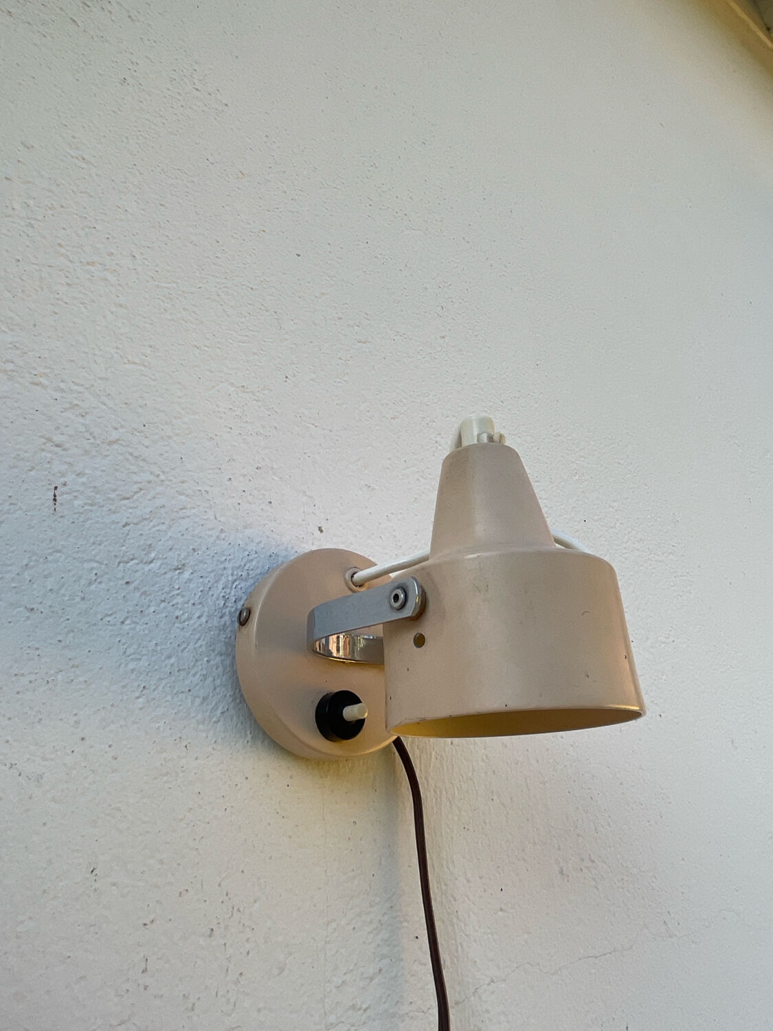 Beige metal wall light Delmas