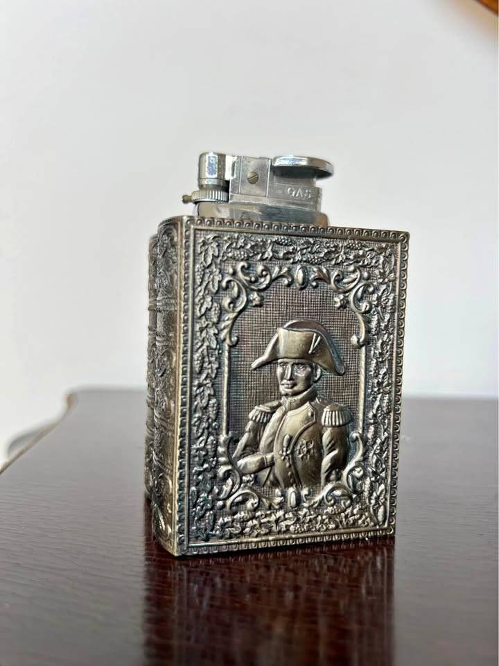 Napoleon lighter