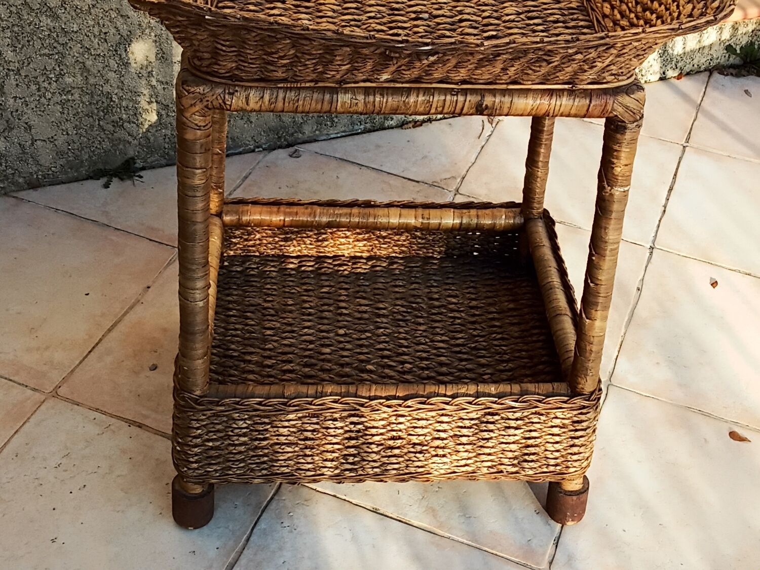 Vintage rattan service