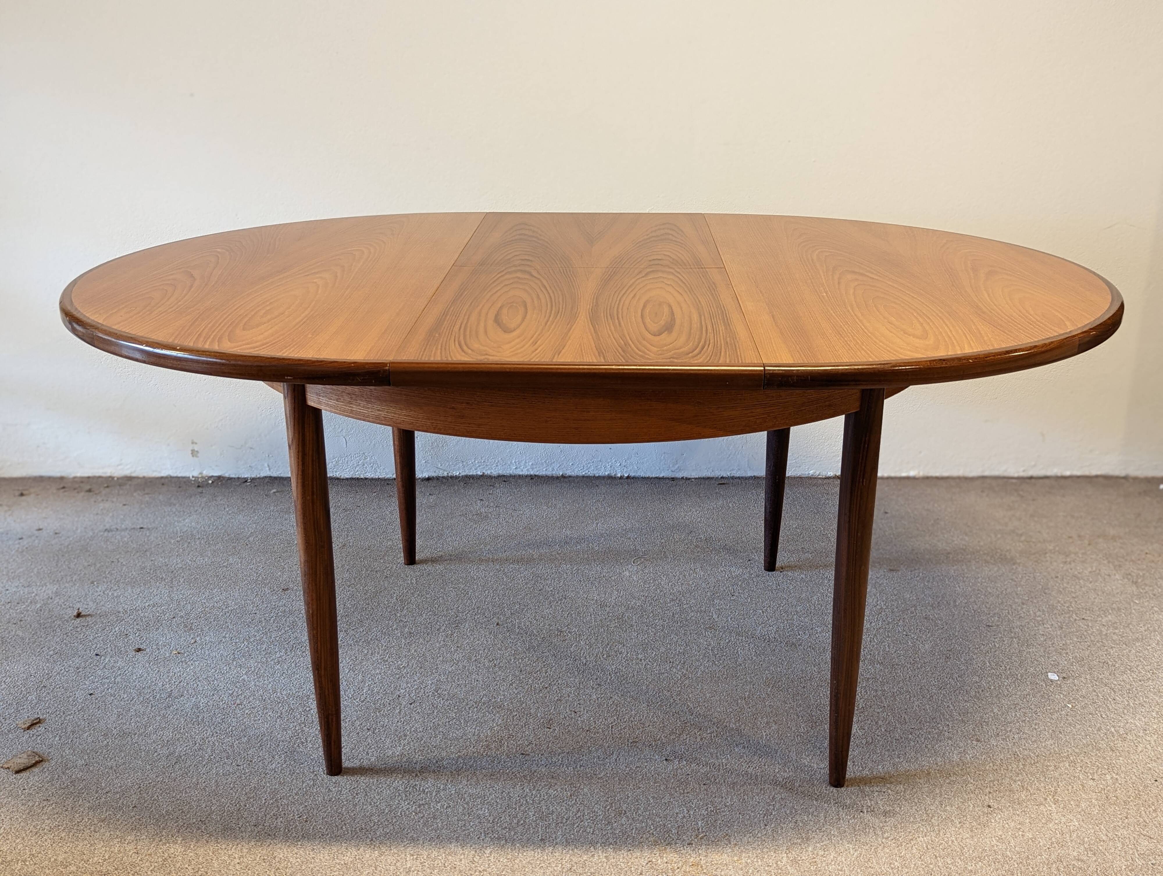 Table extensible en teck de Victor Wilkins pour G-Plan