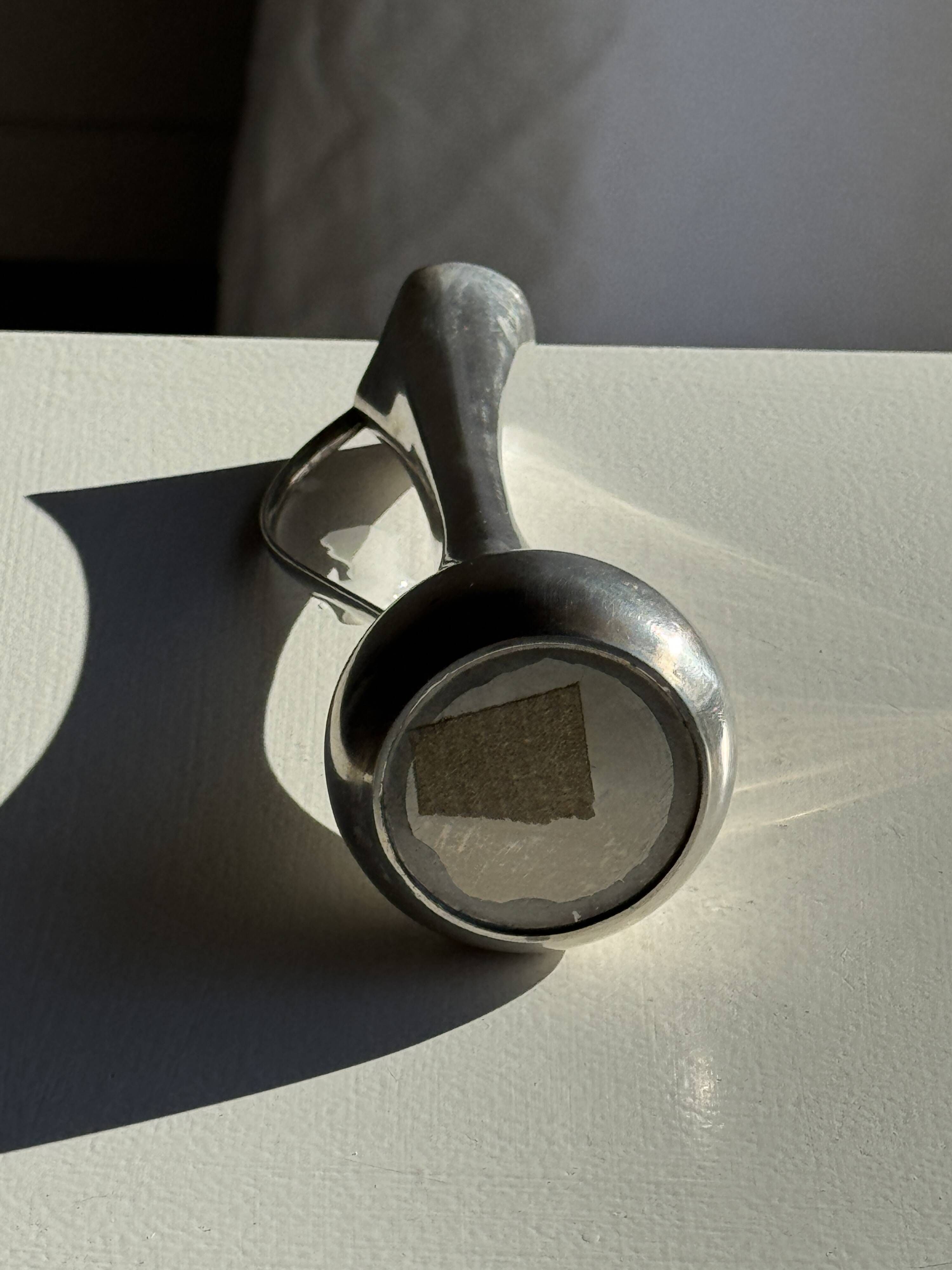Vintage silver-plated soliflore vase in the shape of a ewer with a slender handle.