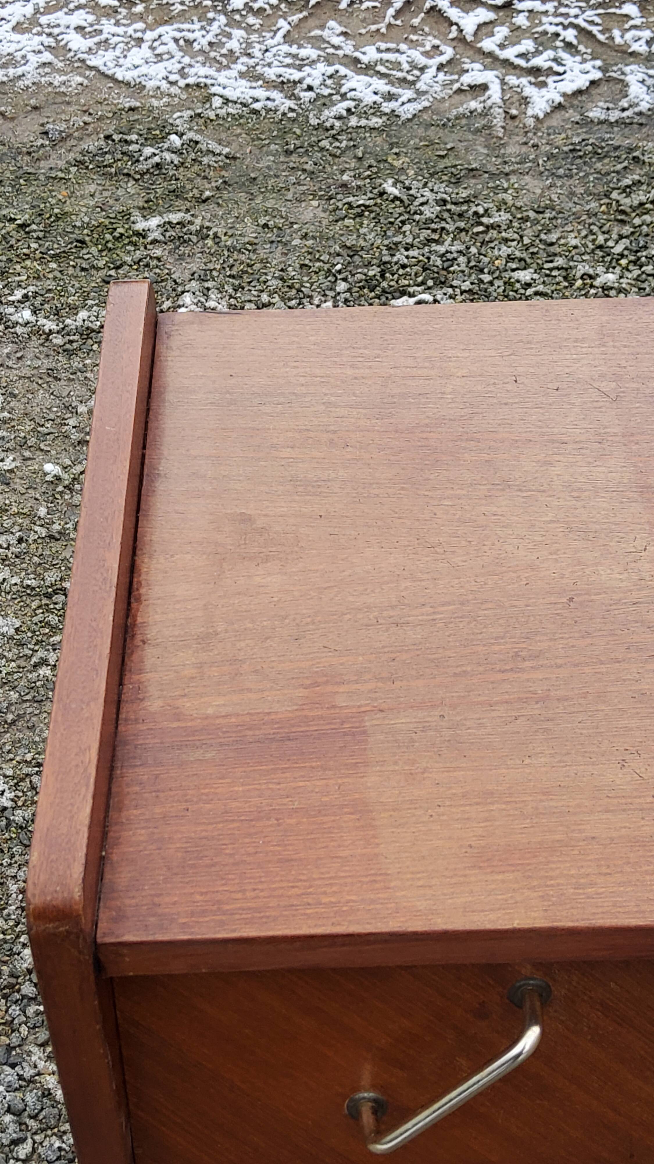 Vintage chest of drawers from the 50s 4 drawers feet compass and mahogany fins