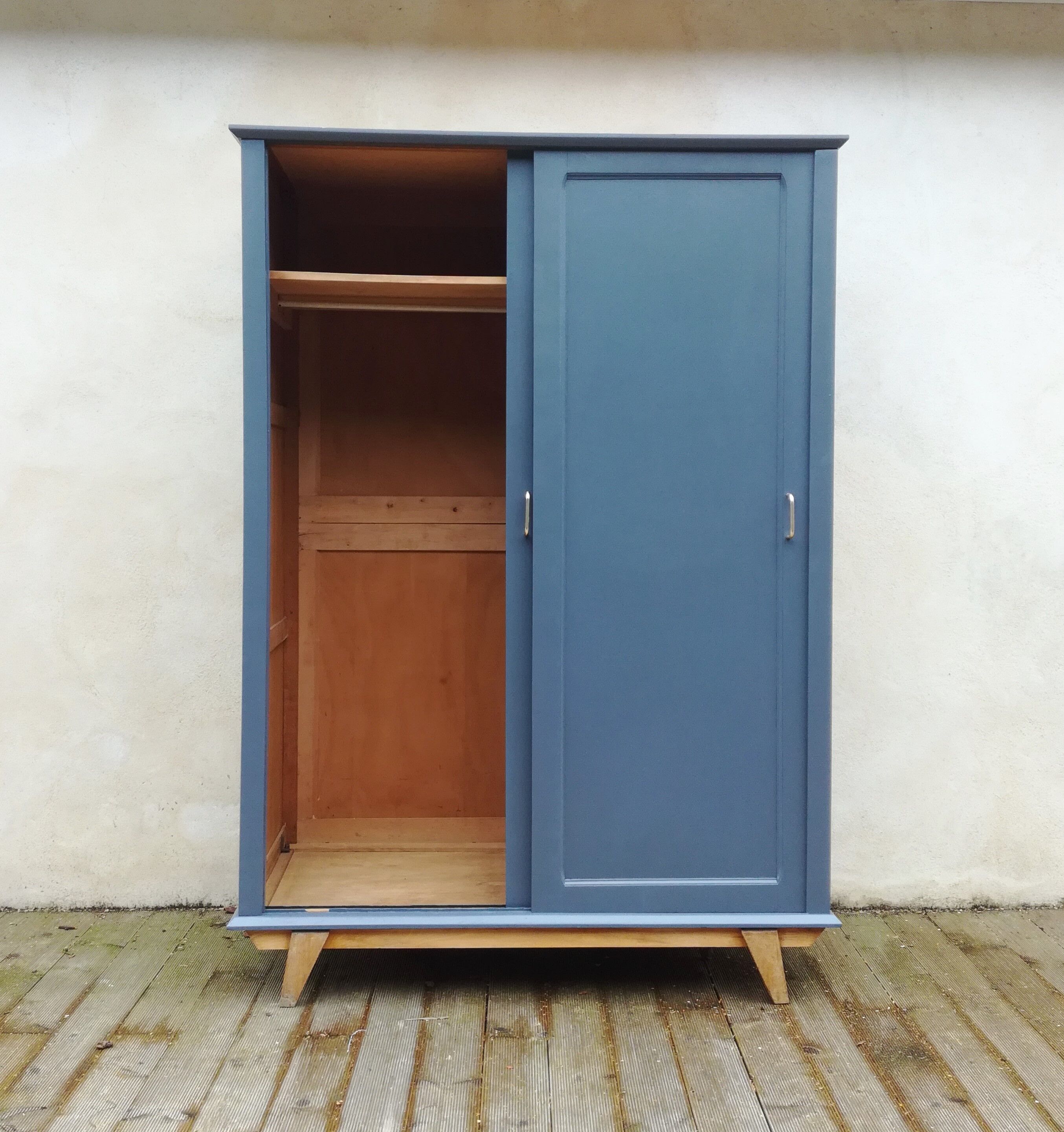 Compass foot cabinet