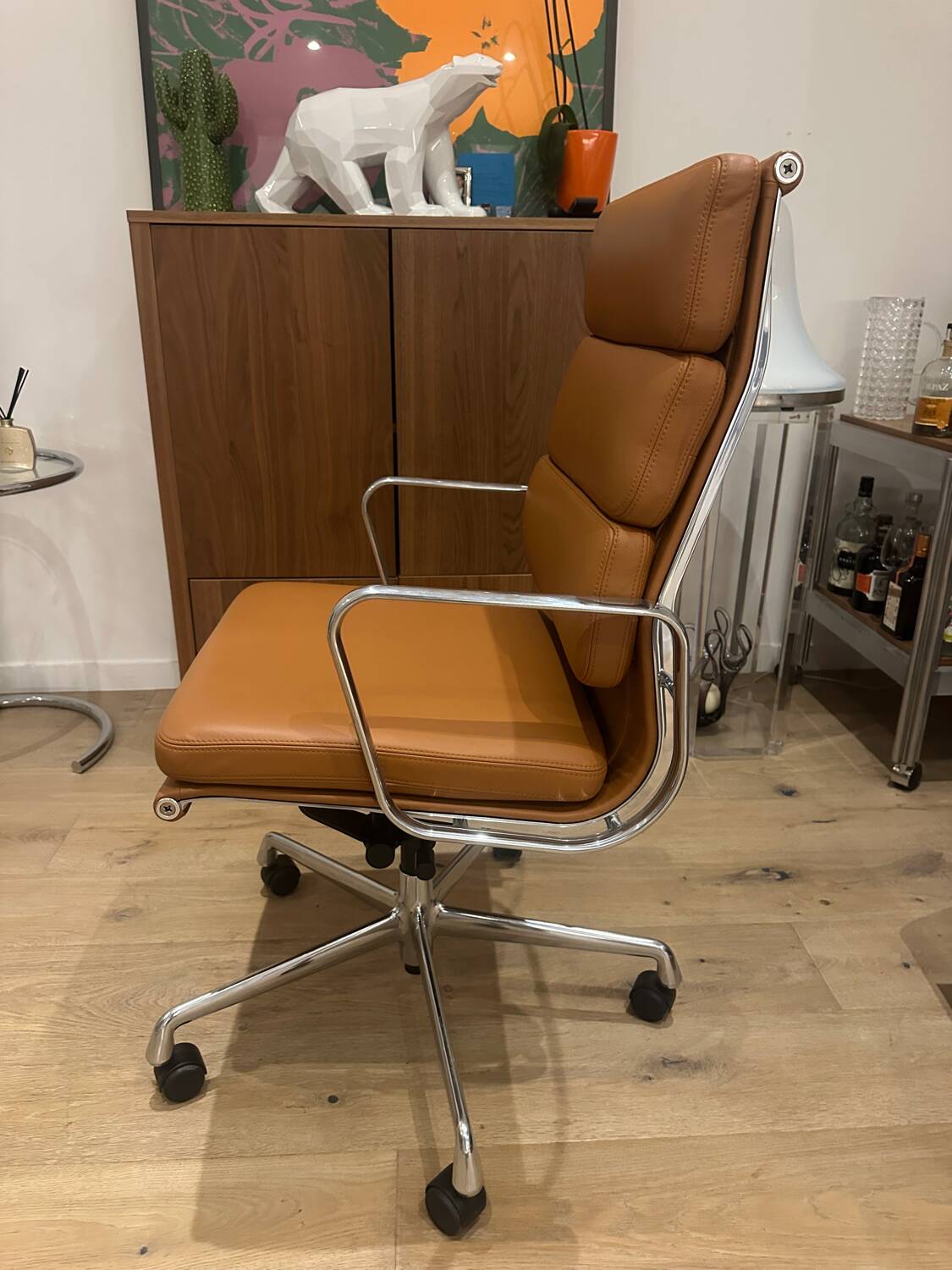 Eames EA 219 chair, Vitra edition, near mint condition