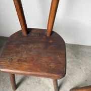 Paire de chaises tripodes savoyardes art populaire chêne