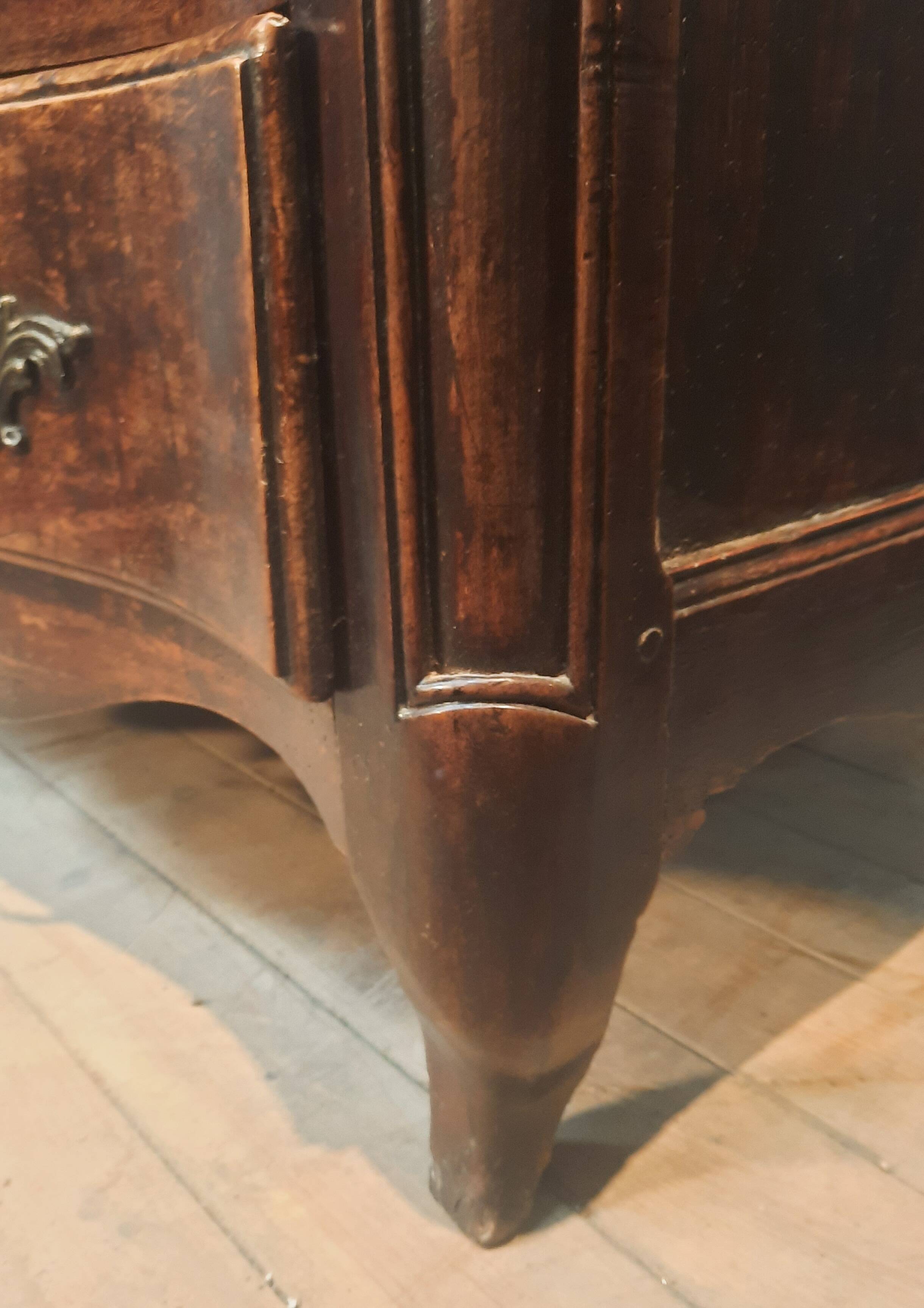 Commode d epoque Louis XV en bois massif