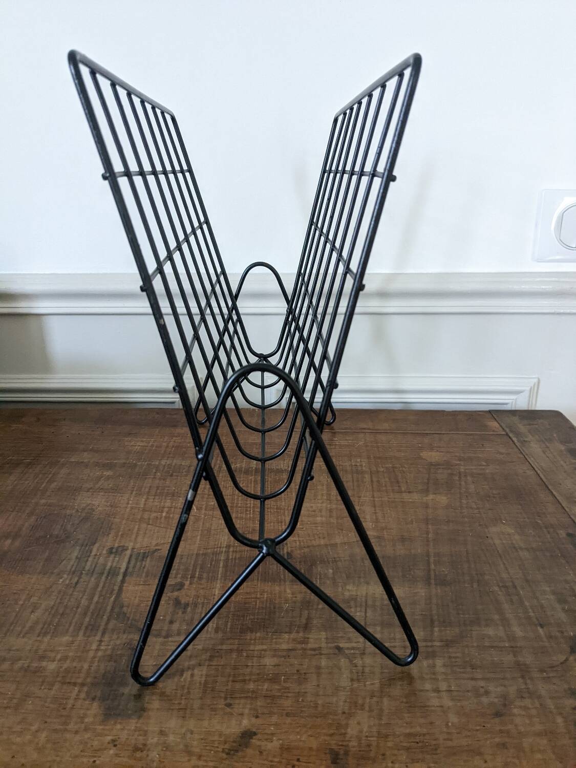 Vintage wire metal magazine rack