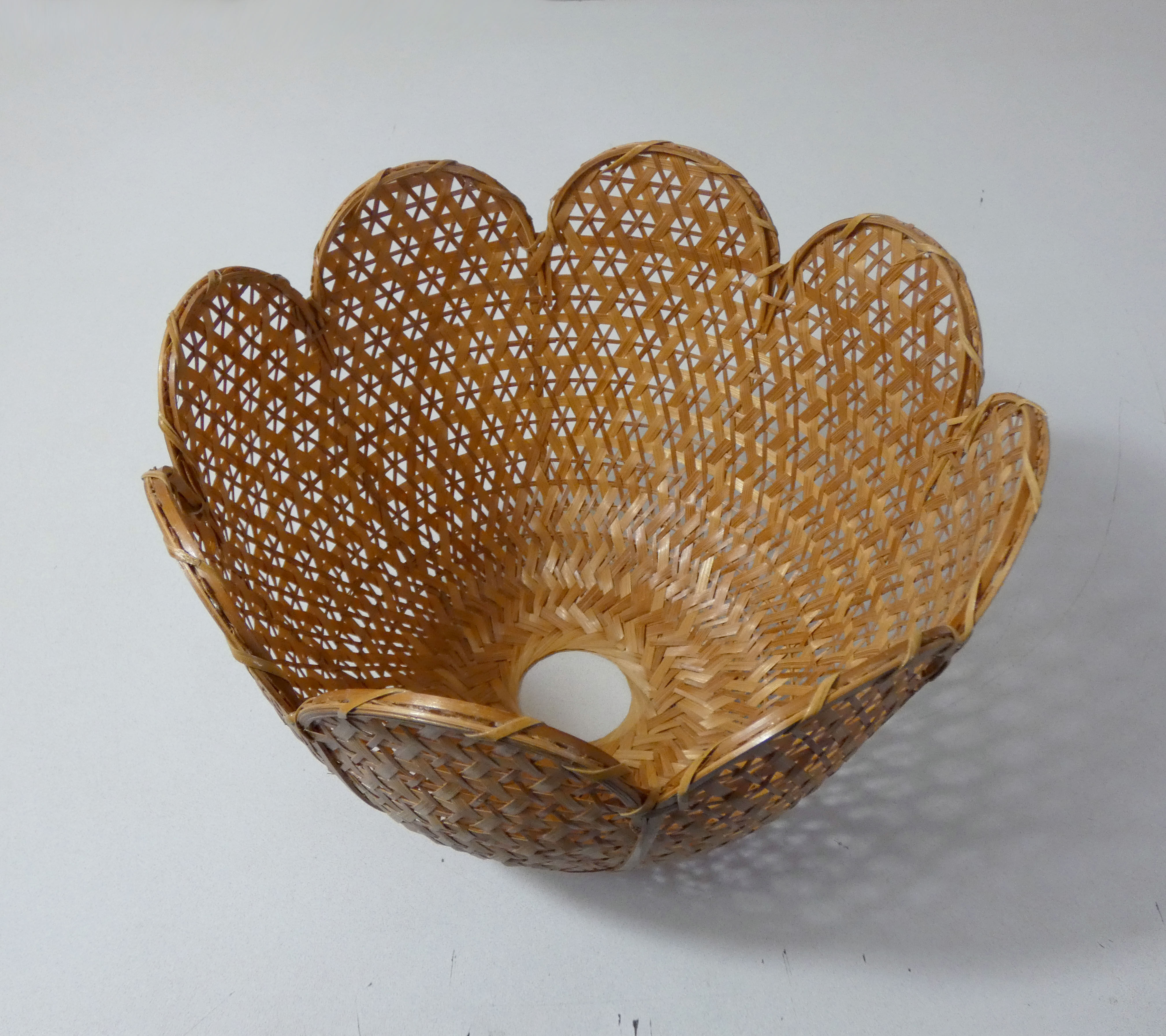 Vintage rattan flower pendant lamp