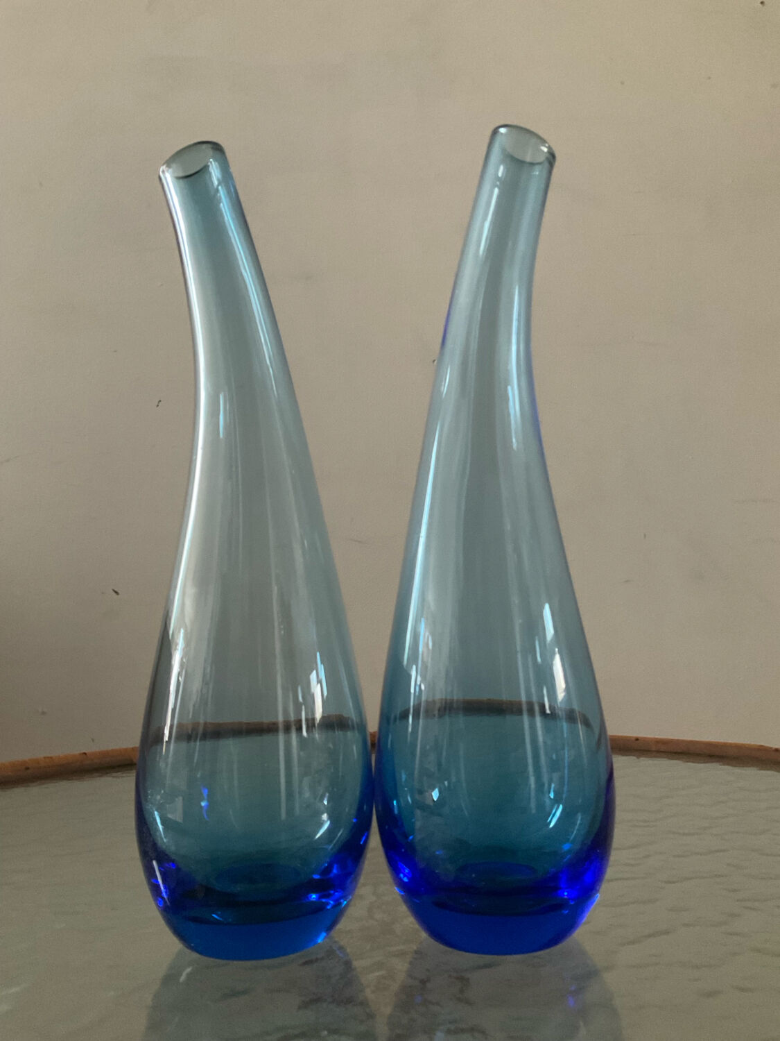 Paire de vases bulbes en verre soufflé 