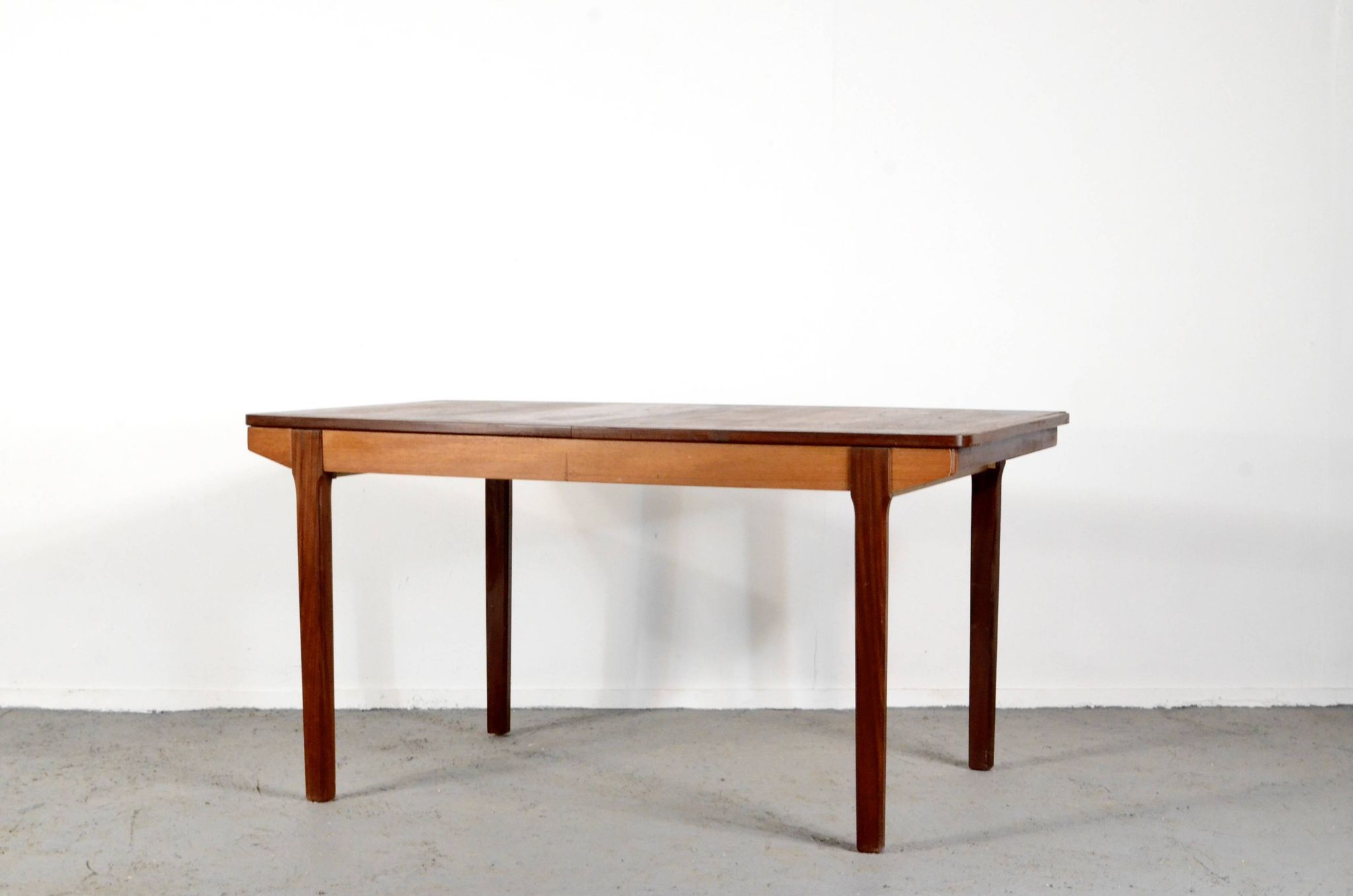 Table extensible Nathan des années 50 en teck magnifique. Moderne / Rétro / Danois
