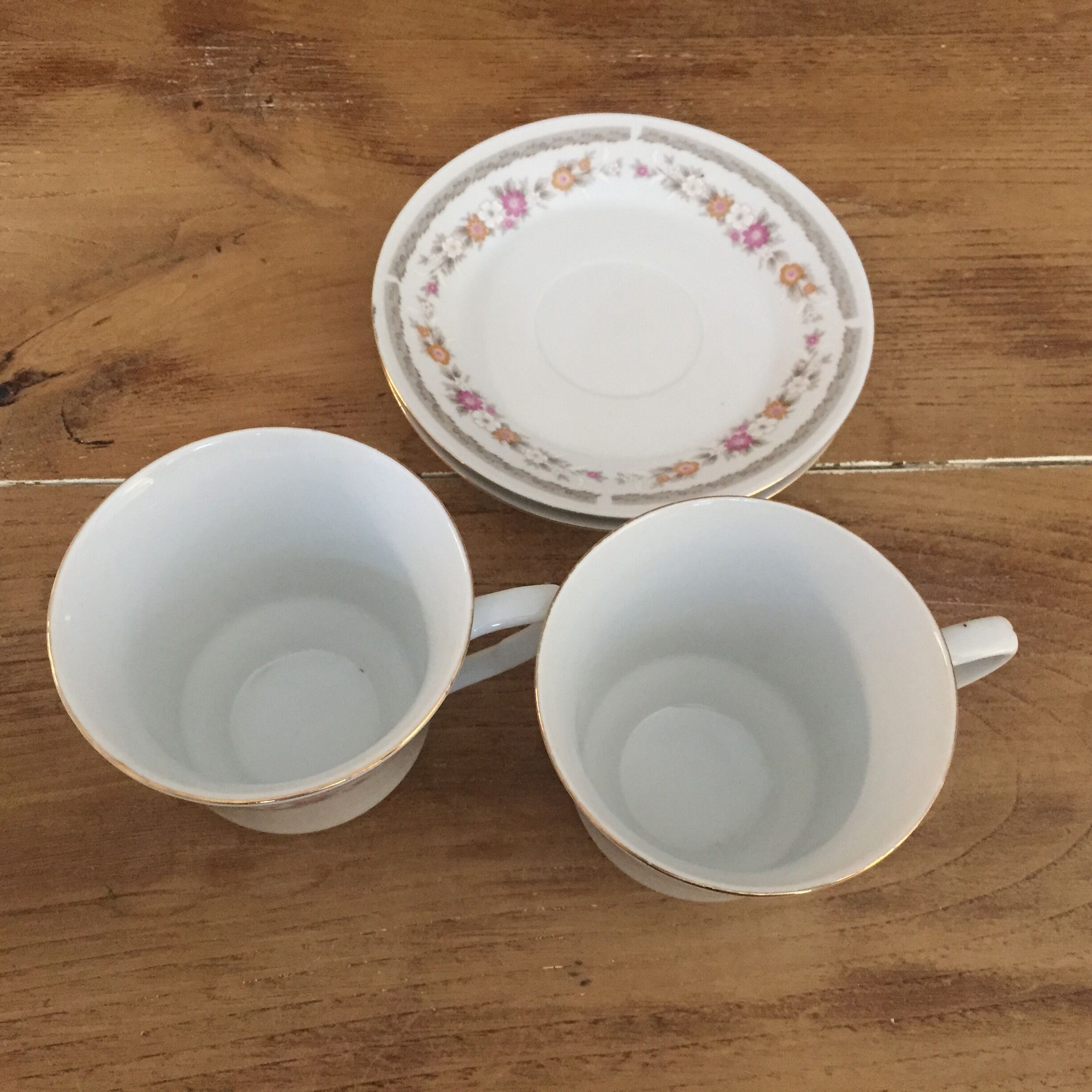 2 flowering tea cups
