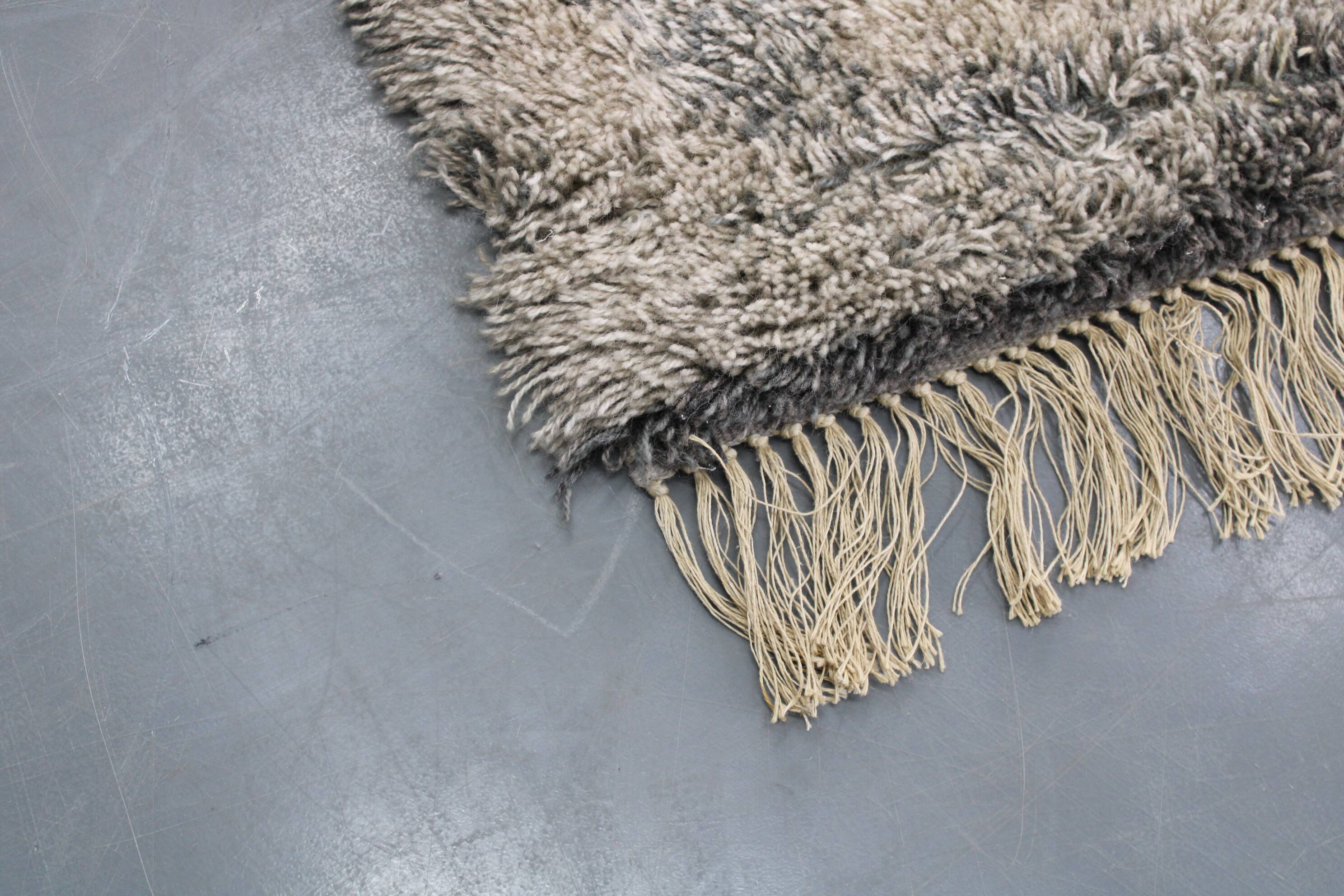 Tapis abstrait danois en laine à poils longs, années 1960