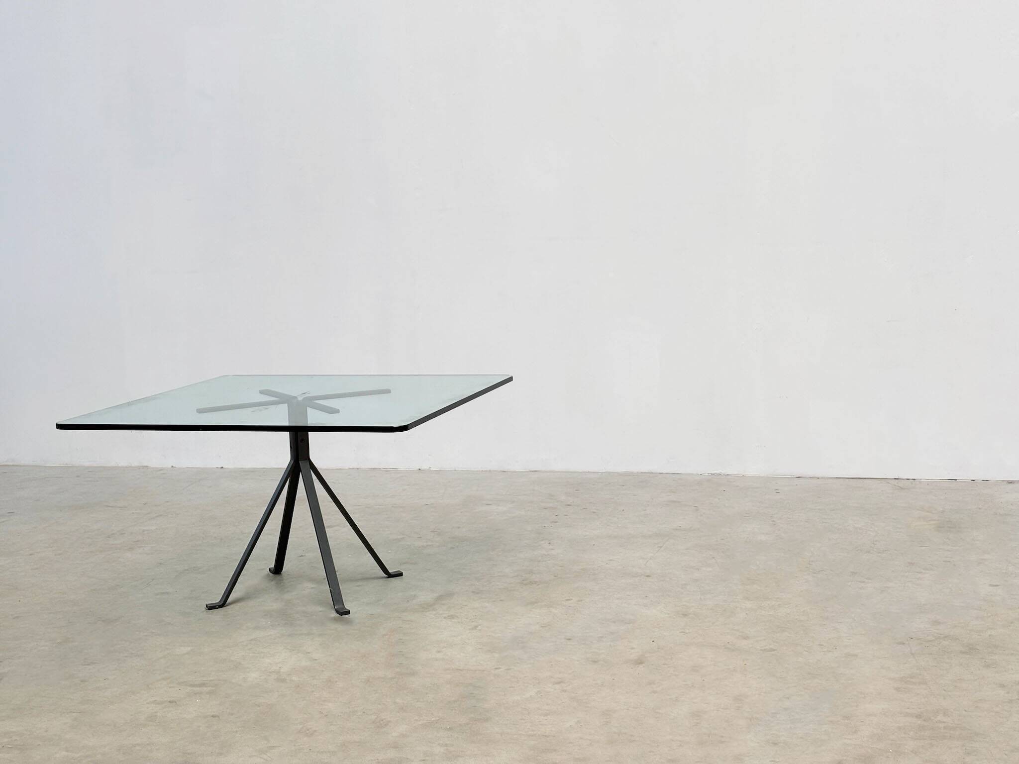 Table basse ou table d'appoint Cuginetto d'Enzo Mari pour Driade