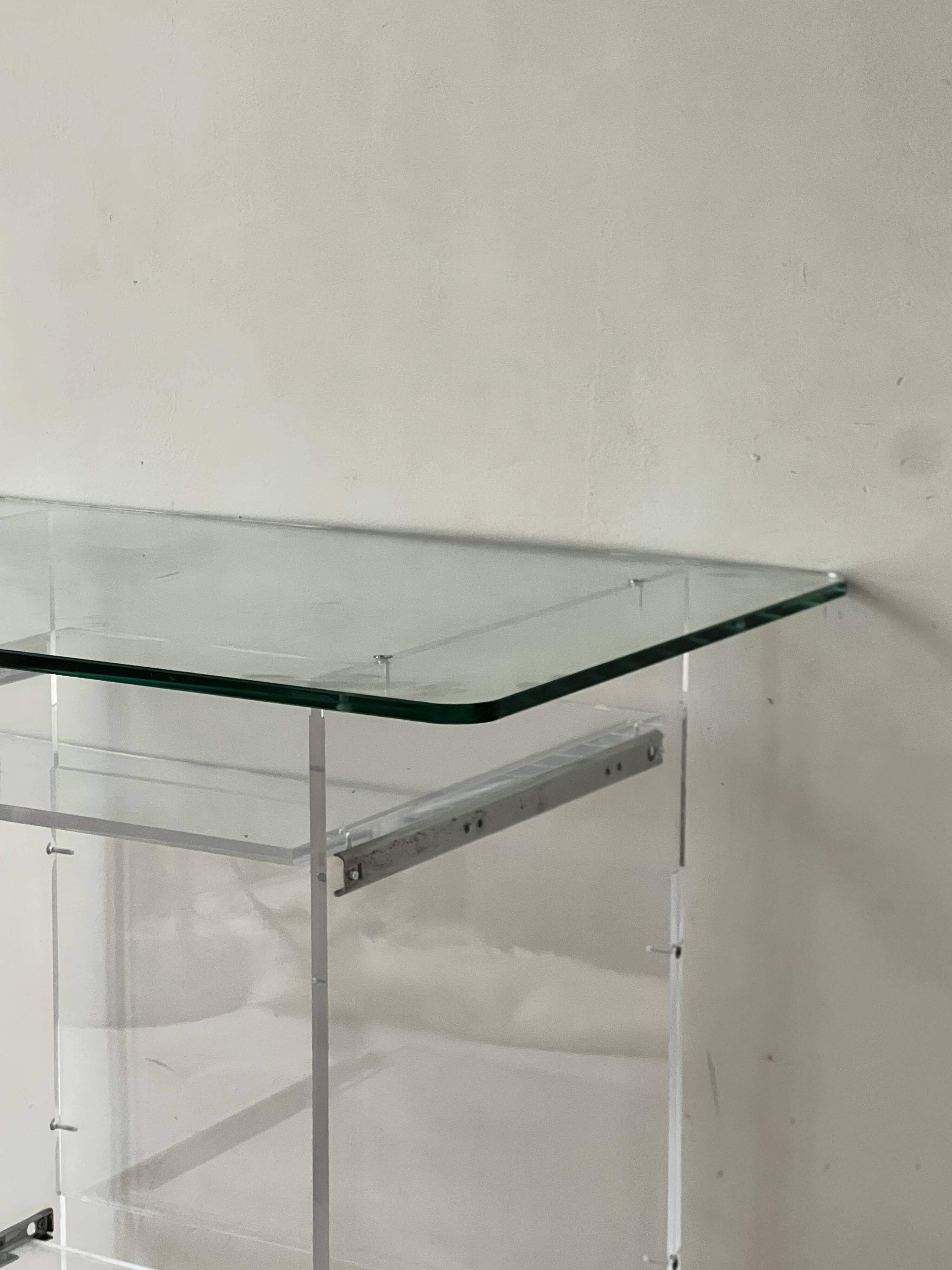 Desk in plexiglass by David Lange for Roche Bobois, design 1970.
