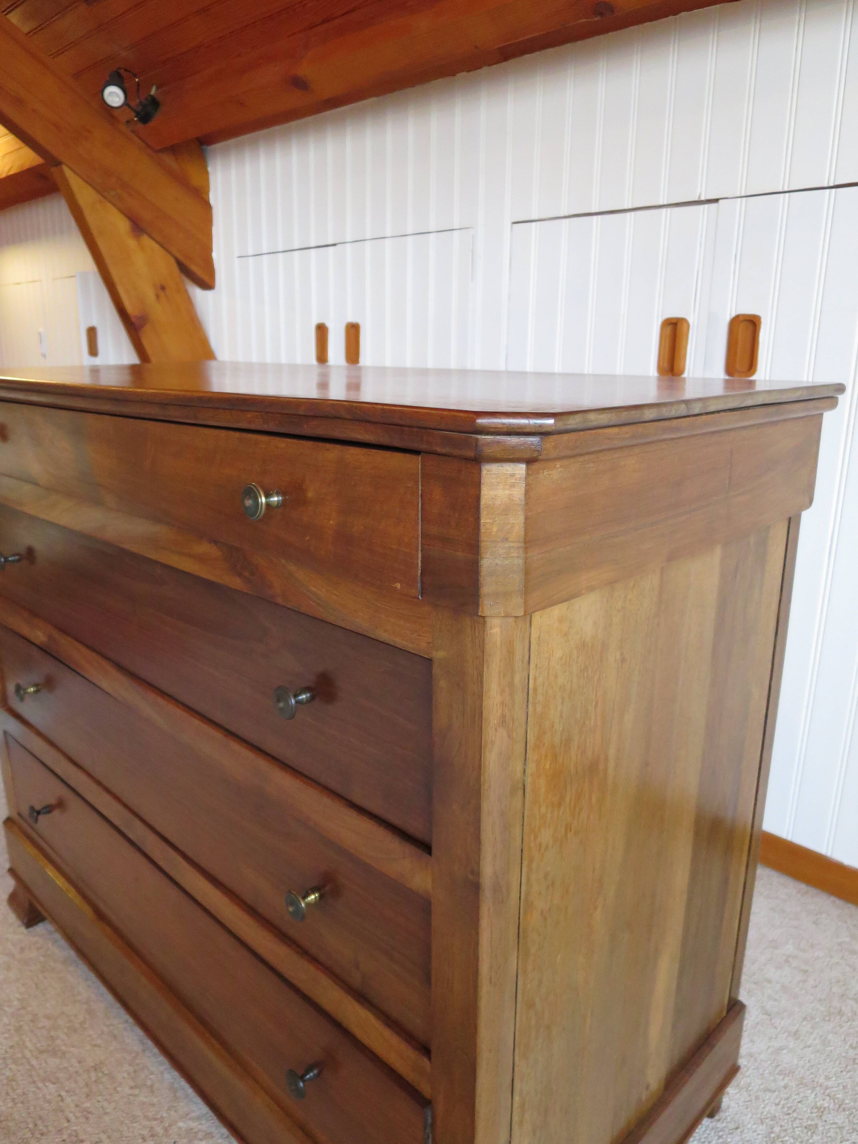 Rare pretty old chest of drawers with 4 drawers - Louis Philippe style in Walnut