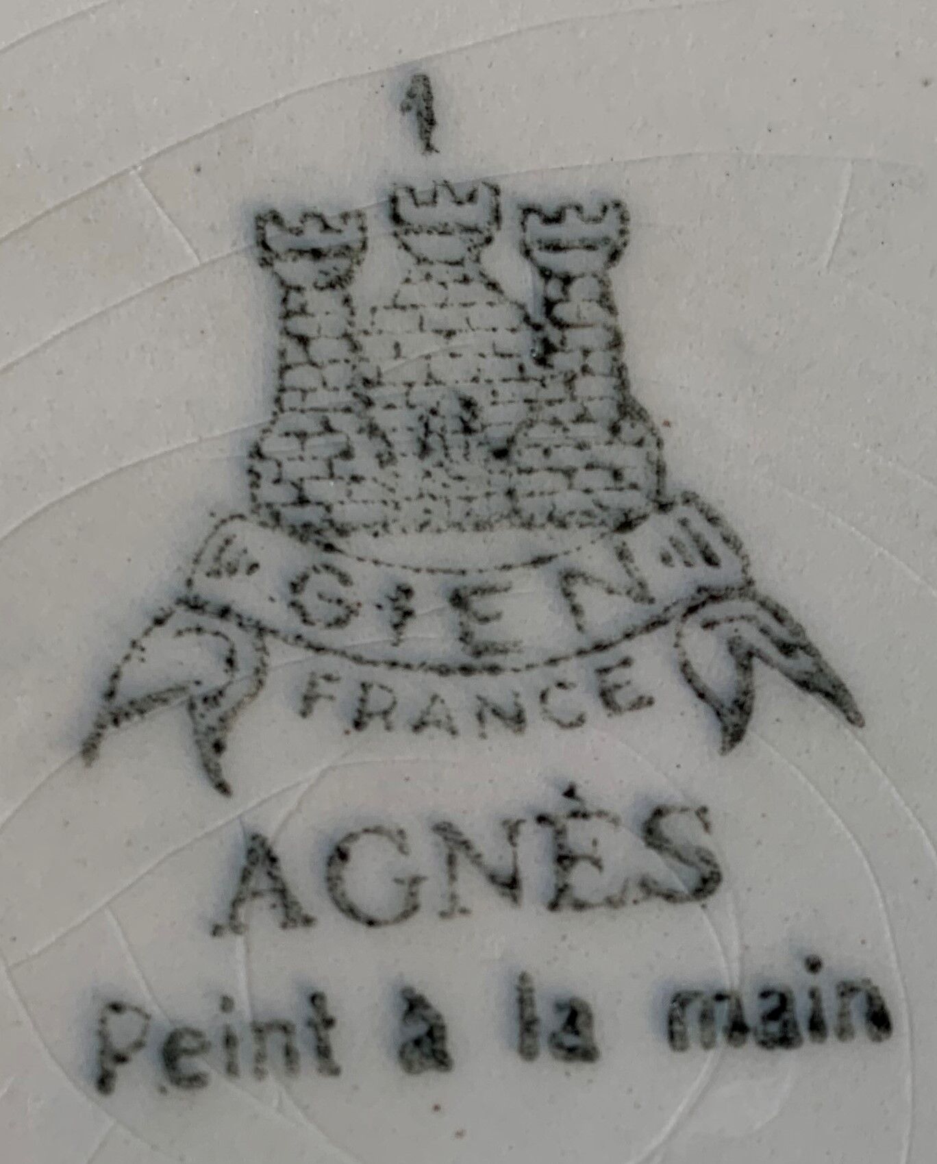 7 flat antique plates in Gien earthenware