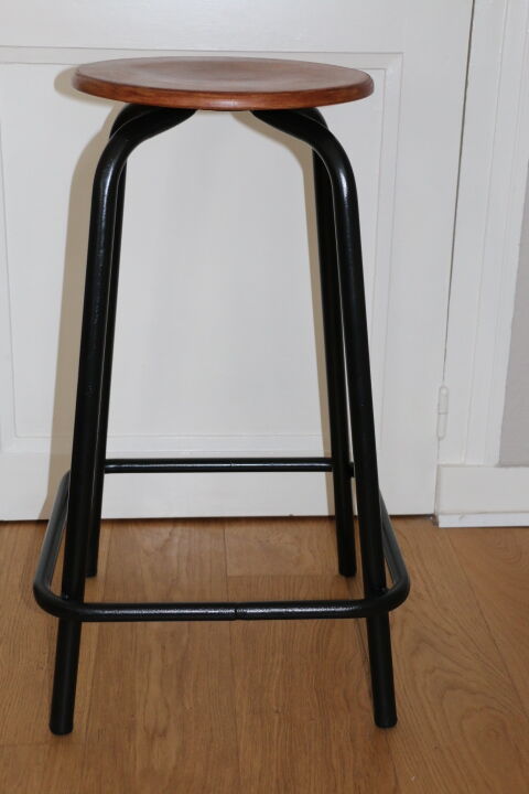 2 sipe stools high 695mm