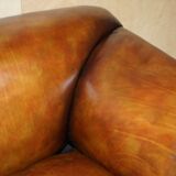 Chesterfield leather canapé with claw and ball feet by Howard & Son, Victorian era.