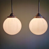 Paire de suspensions Art déco en opaline blanche, 1920-30