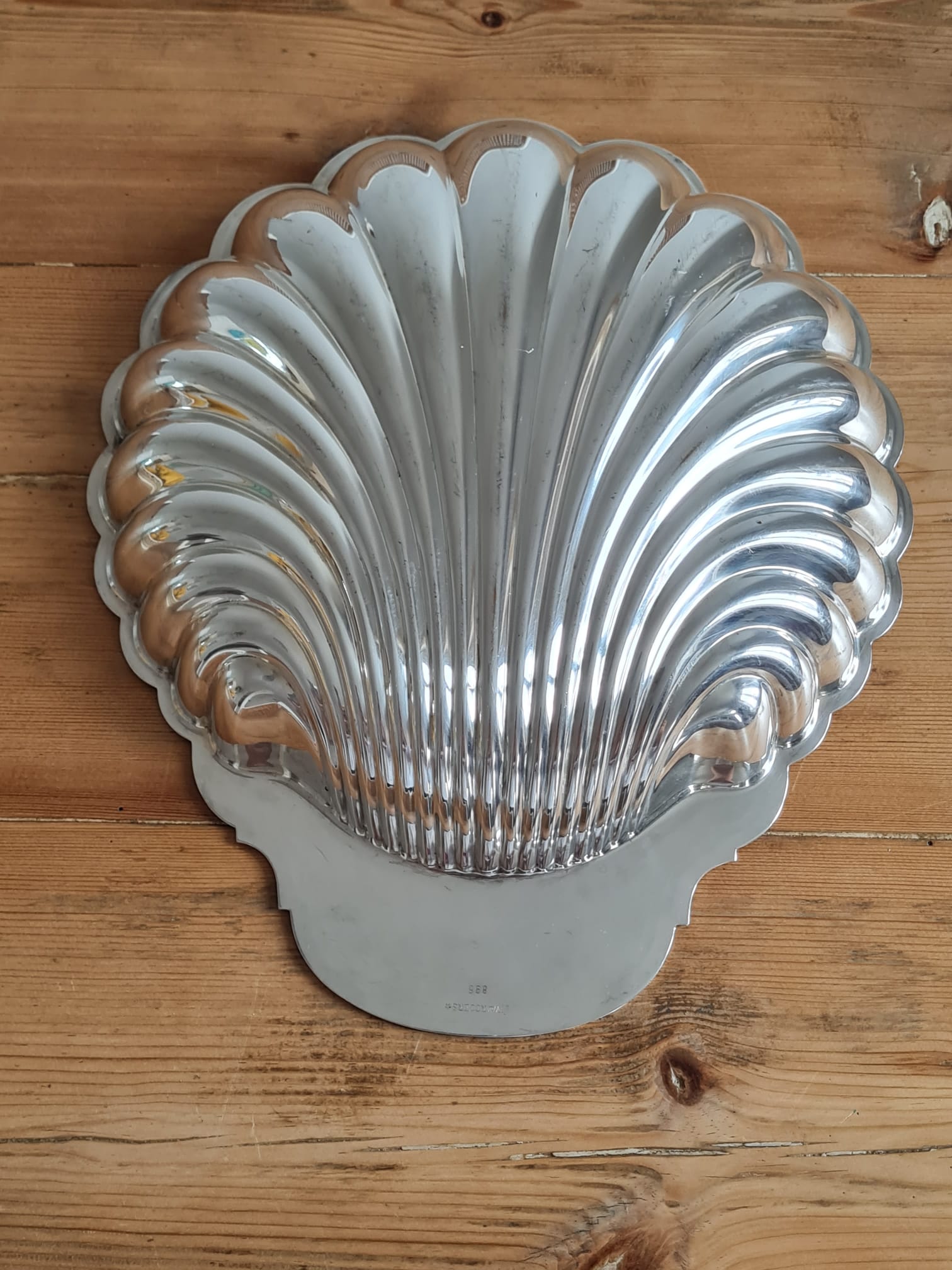 Silver metal dish shell w.rogers