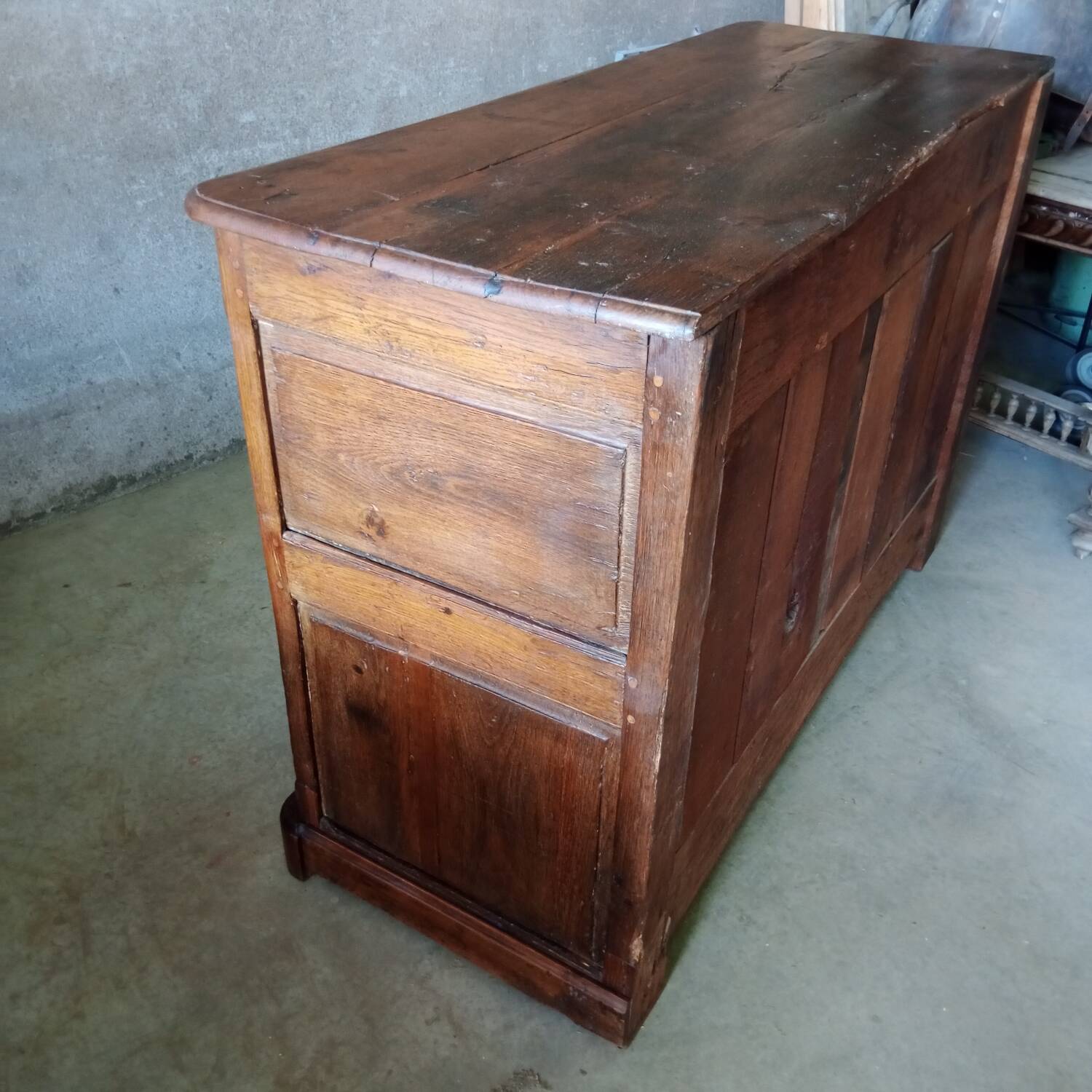 Rustic antique oak sideboard with 2 doors