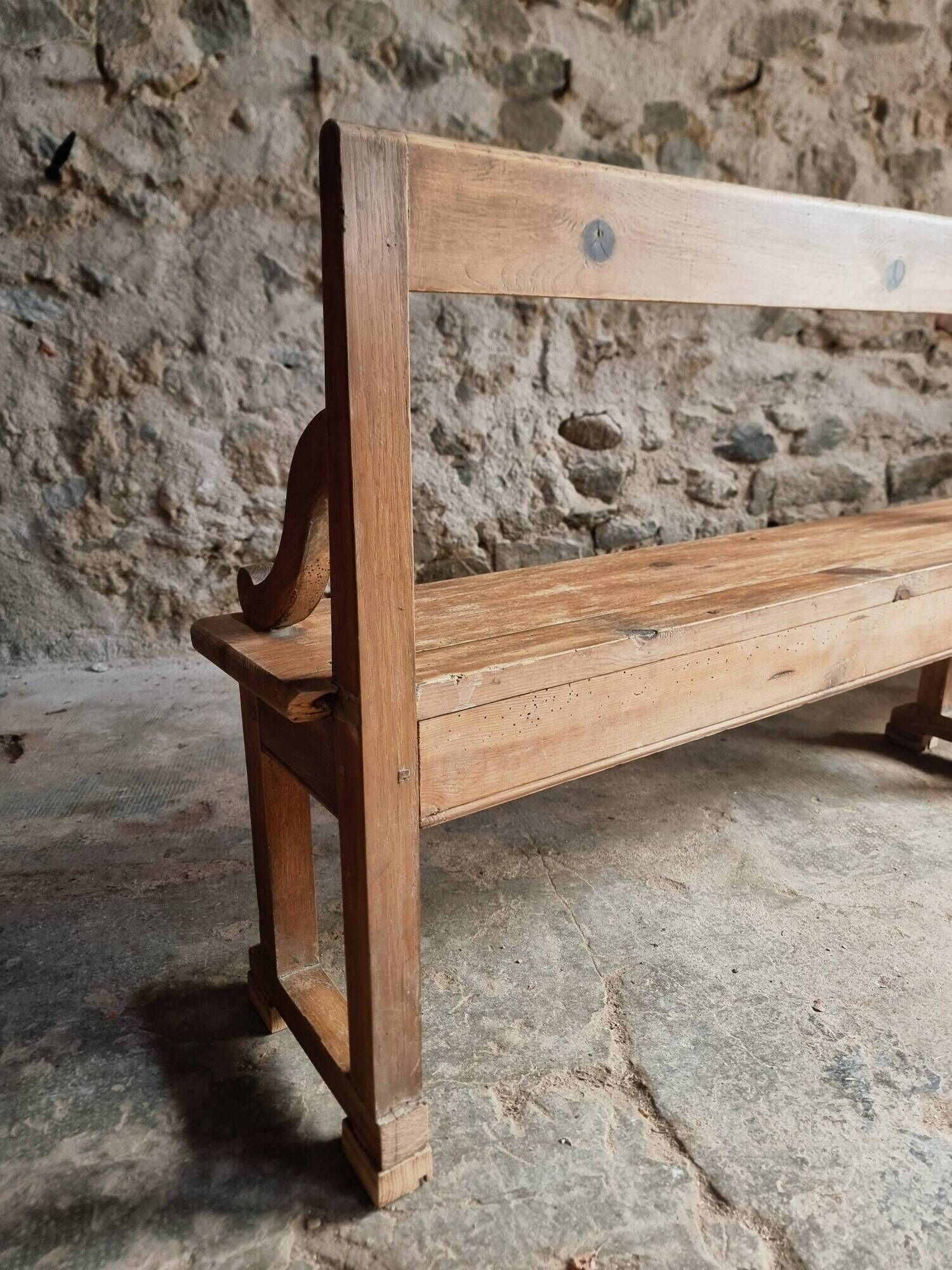 Grand banc ancien en bois avec dossier – fin XIXe siècle, pin et chêne