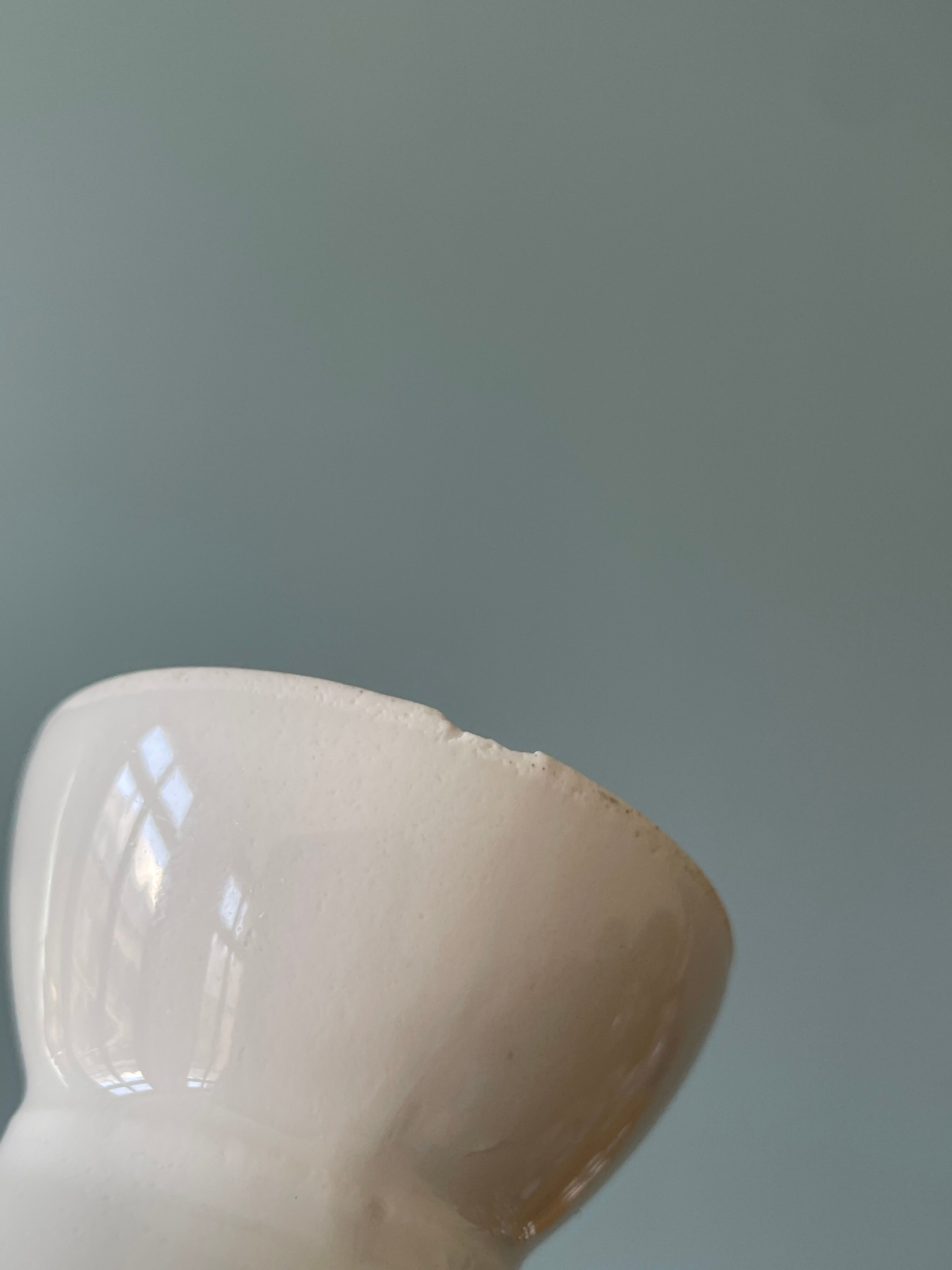 Lot de 16 coquetiers diabolo en porcelaine blanche