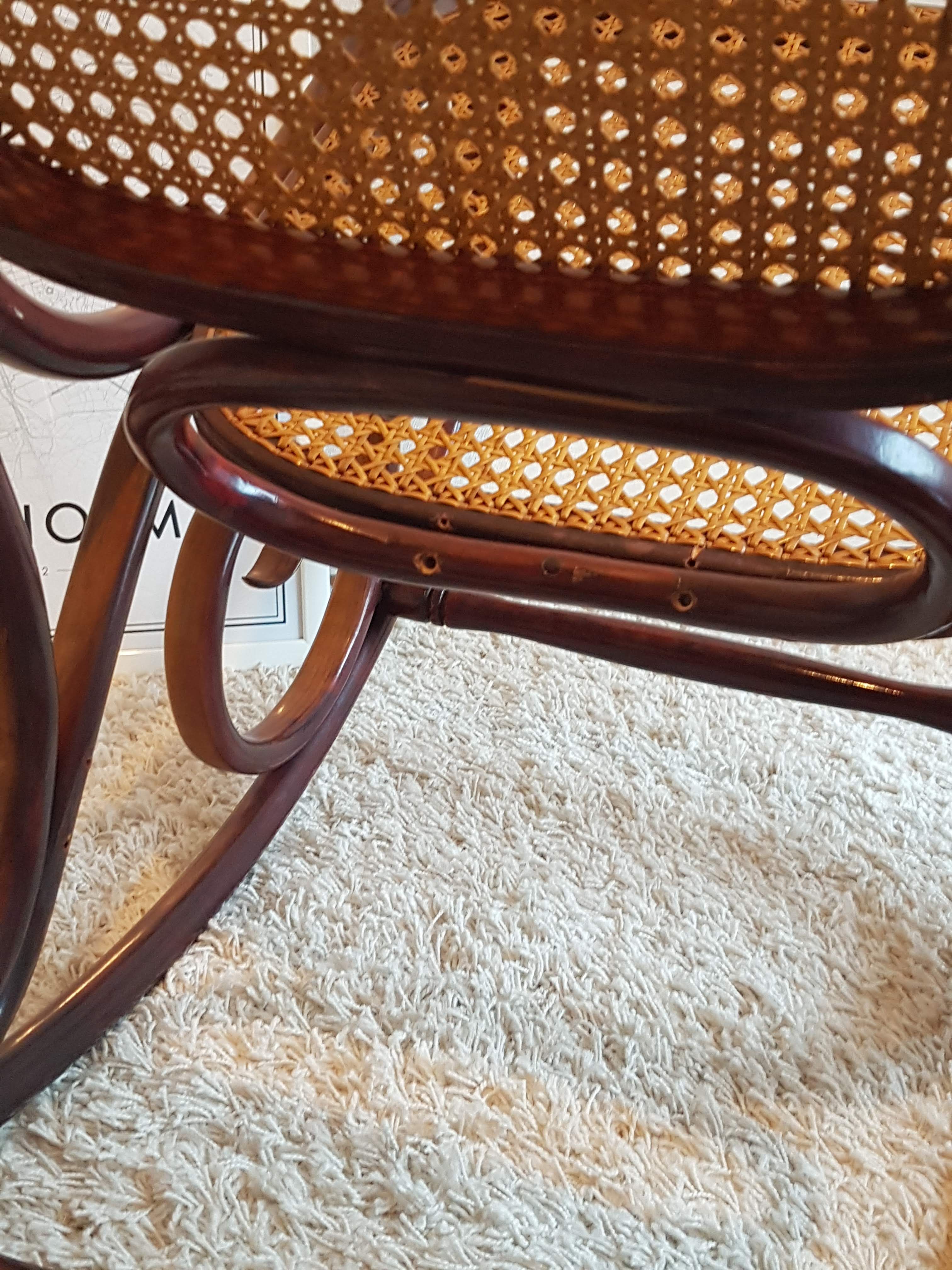 Rocking flesh curved wood and sitting in Art Deco cannage style