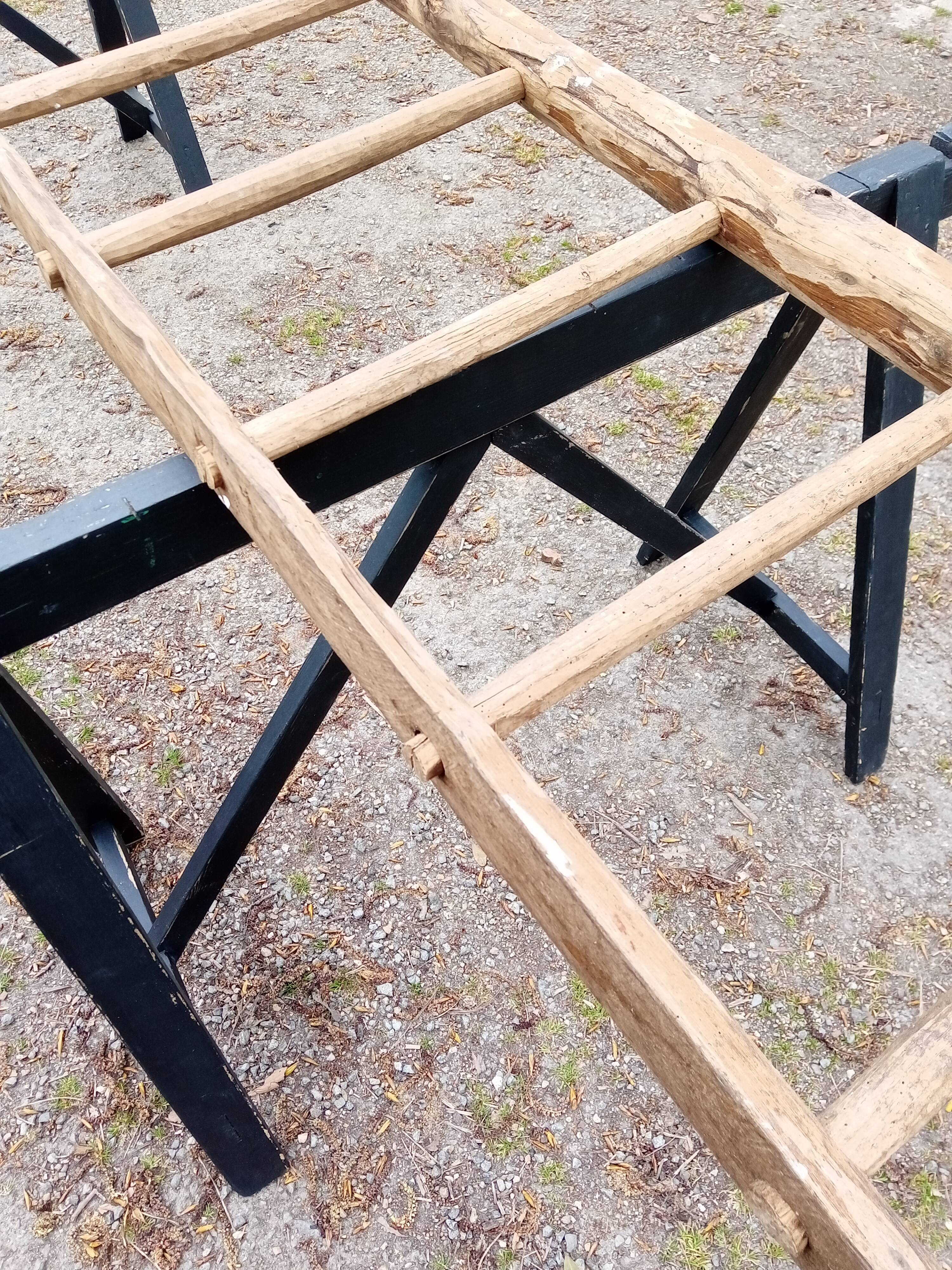 Old wood scale 3.2 m