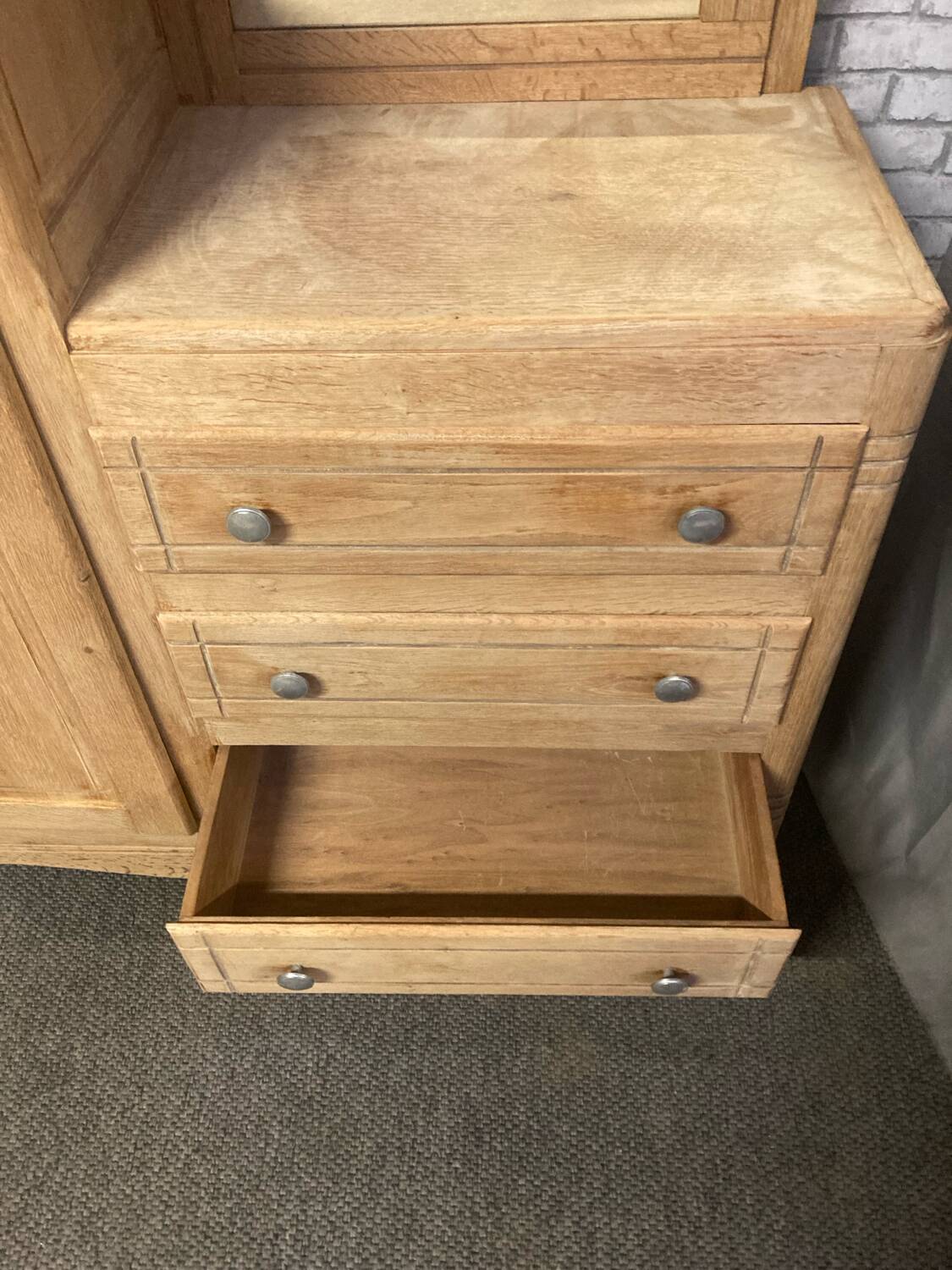 Asymmetrical wardrobe